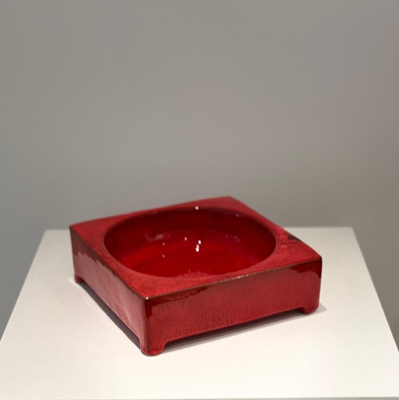 Plato o vide poche esmaltado rojo brillante Firmado por RJ Cloutier Años 60 en venta 1