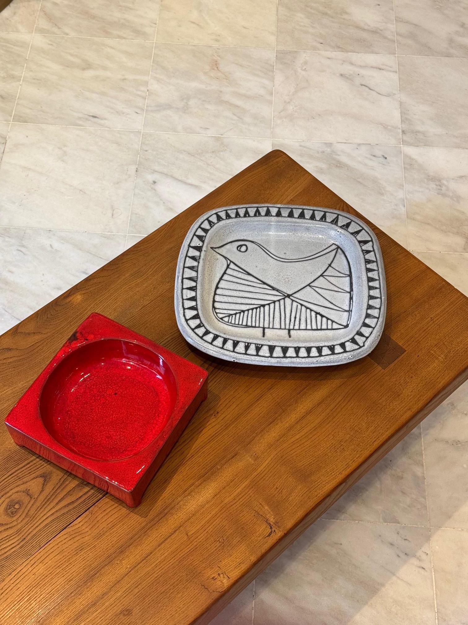 Plato o vide poche esmaltado rojo brillante Firmado por RJ Cloutier Años 60 en venta 3