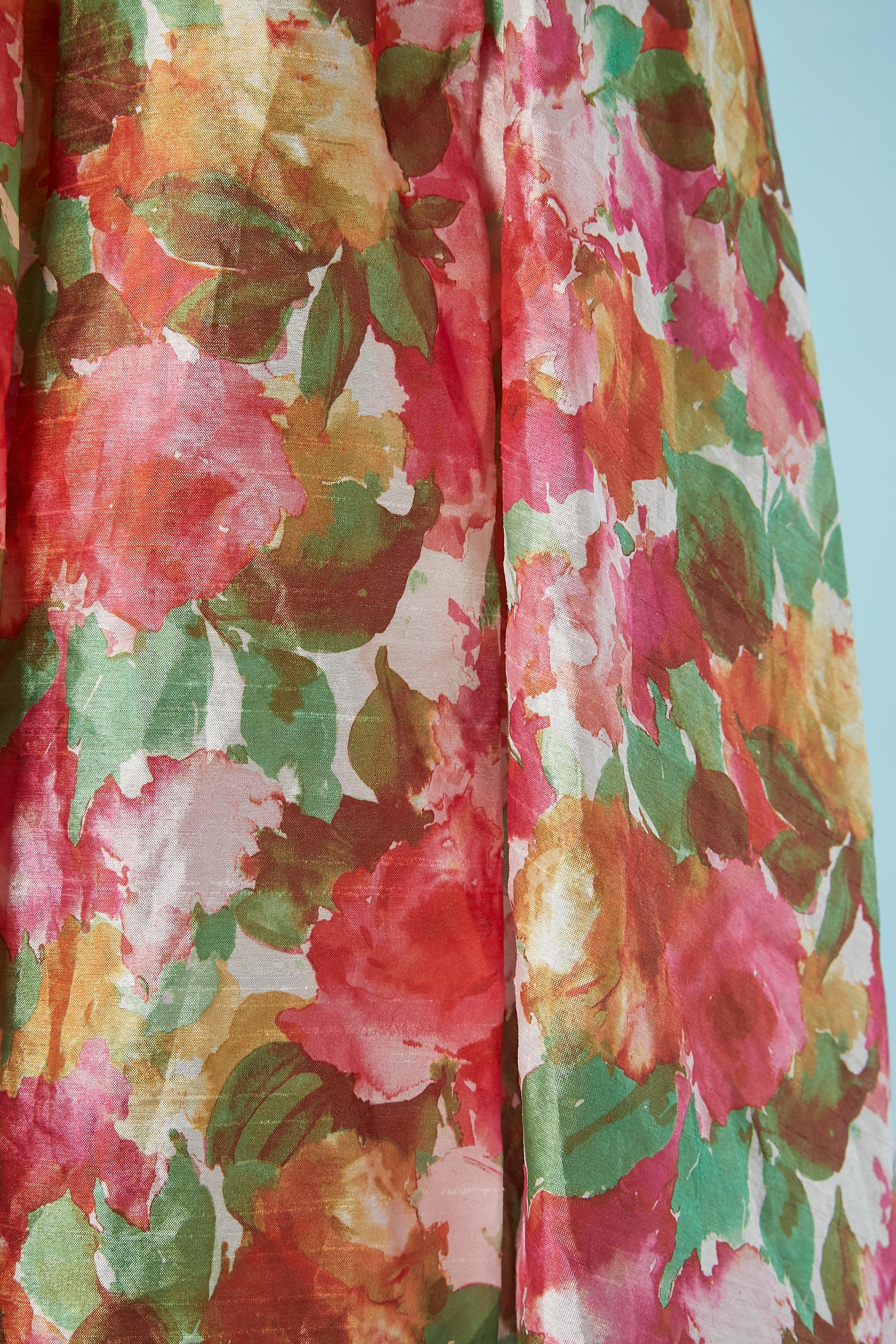 Glänzendes Seiden-Bustierkleid mit Blumendruck und Stoffblume Rita & Lilli (Braun) im Angebot
