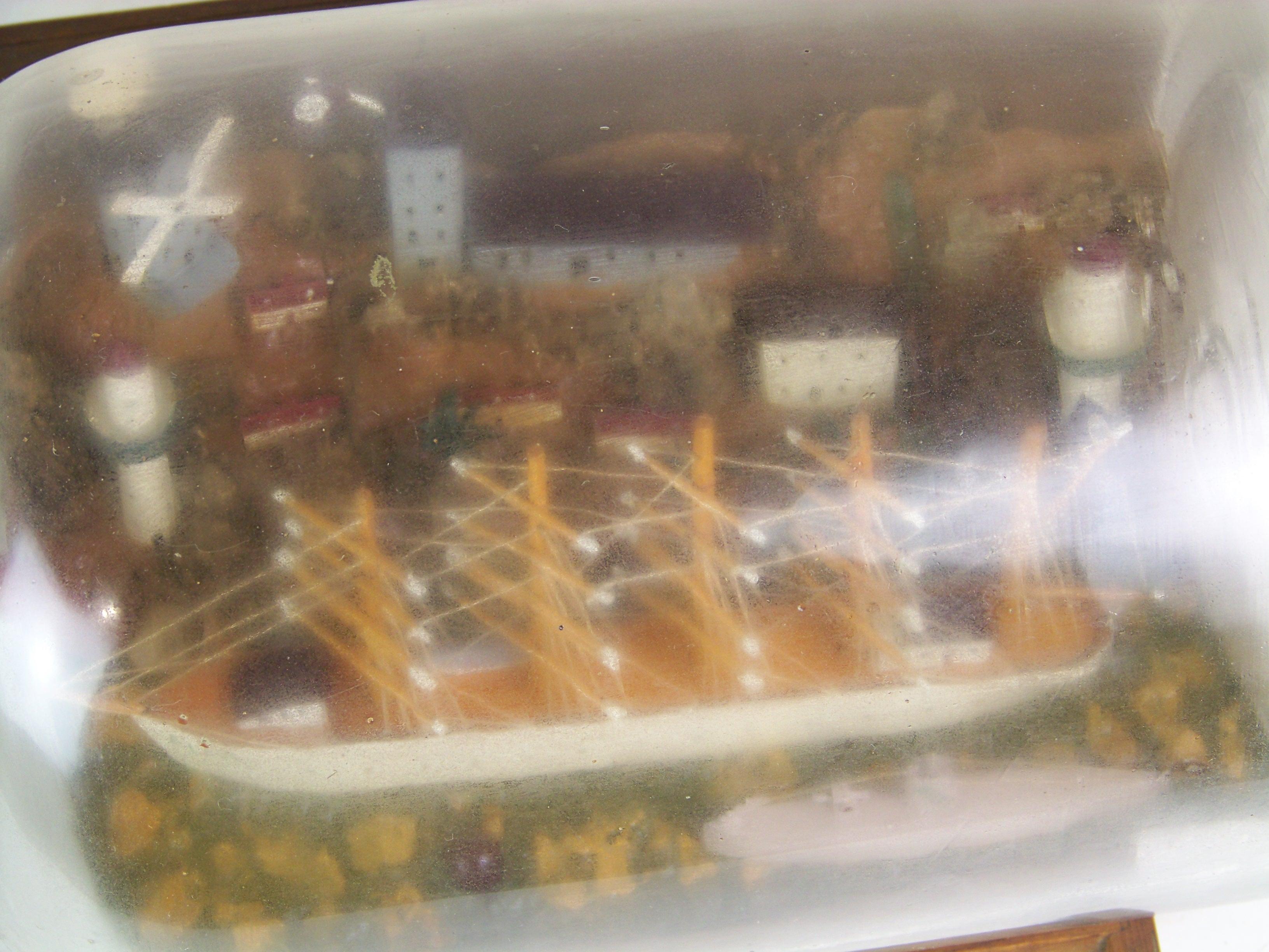 Schiff und U-Boot mit Nazi-Hakenkreuz in einer Flasche, um 1940 im Zustand „Relativ gut“ im Angebot in Praha, CZ