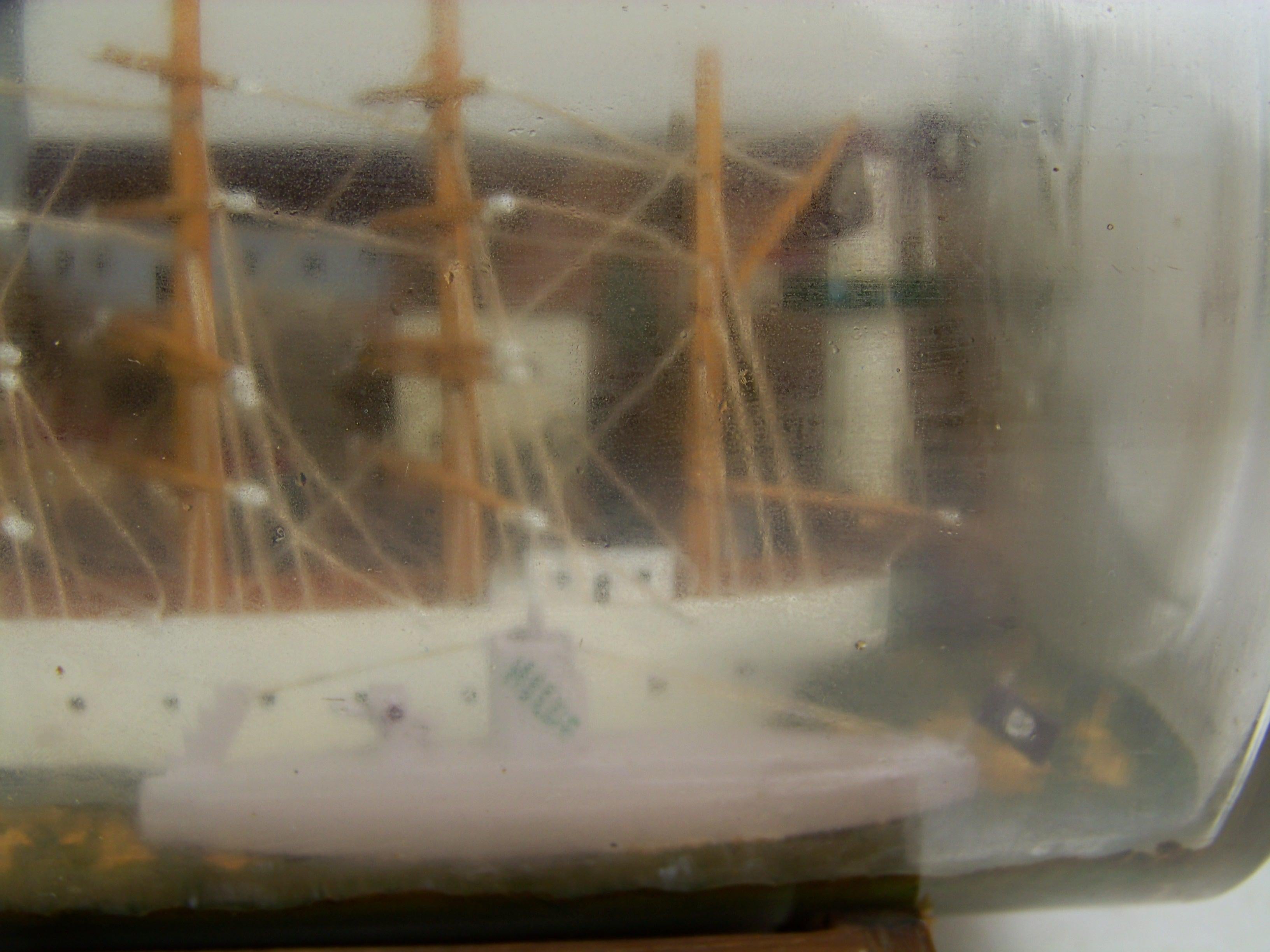 Schiff und U-Boot mit Nazi-Hakenkreuz in einer Flasche, um 1940 im Angebot 2