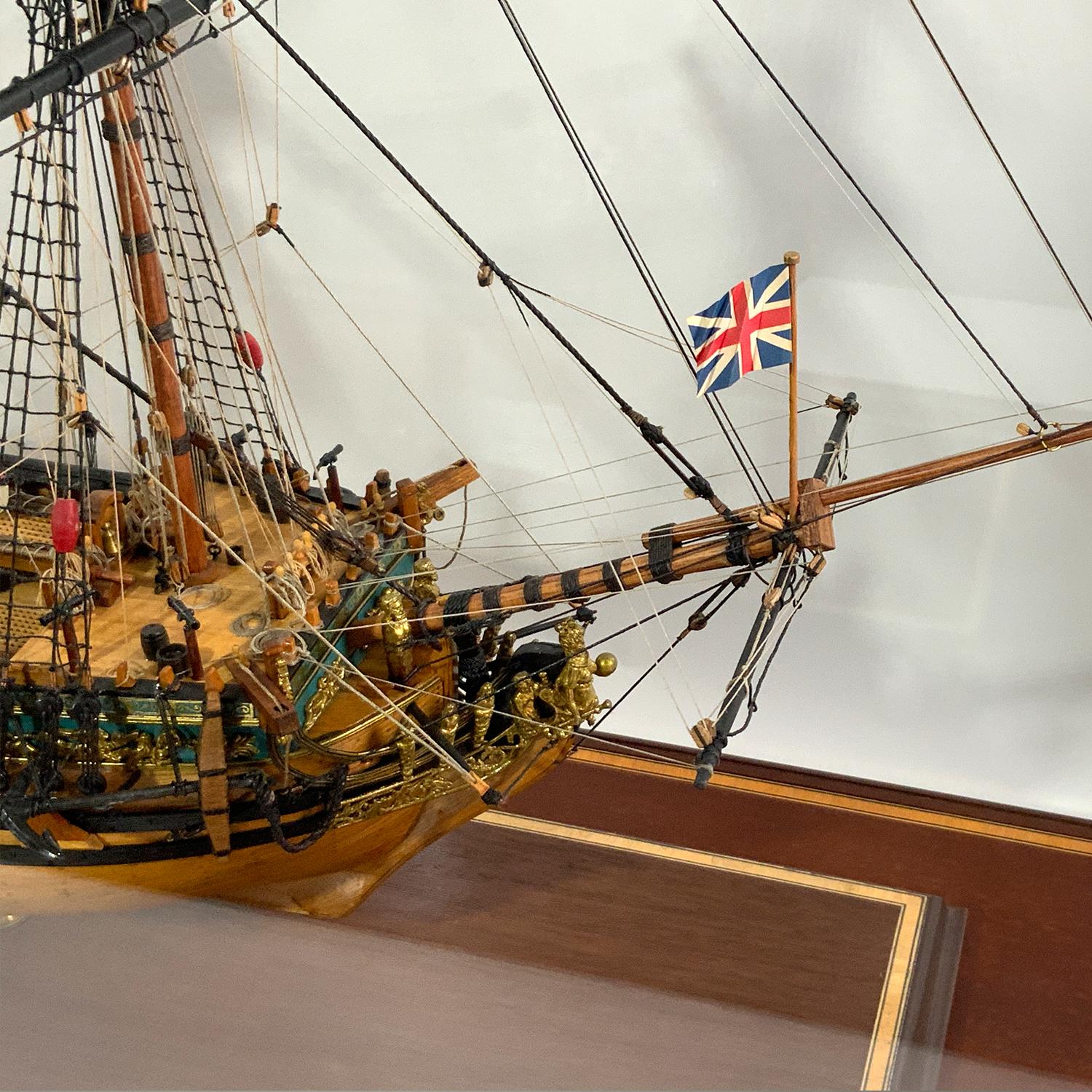 Modèle de bateau Caroline, le Royal Yacht de George II et George III Excellent état - En vente à Norwell, MA