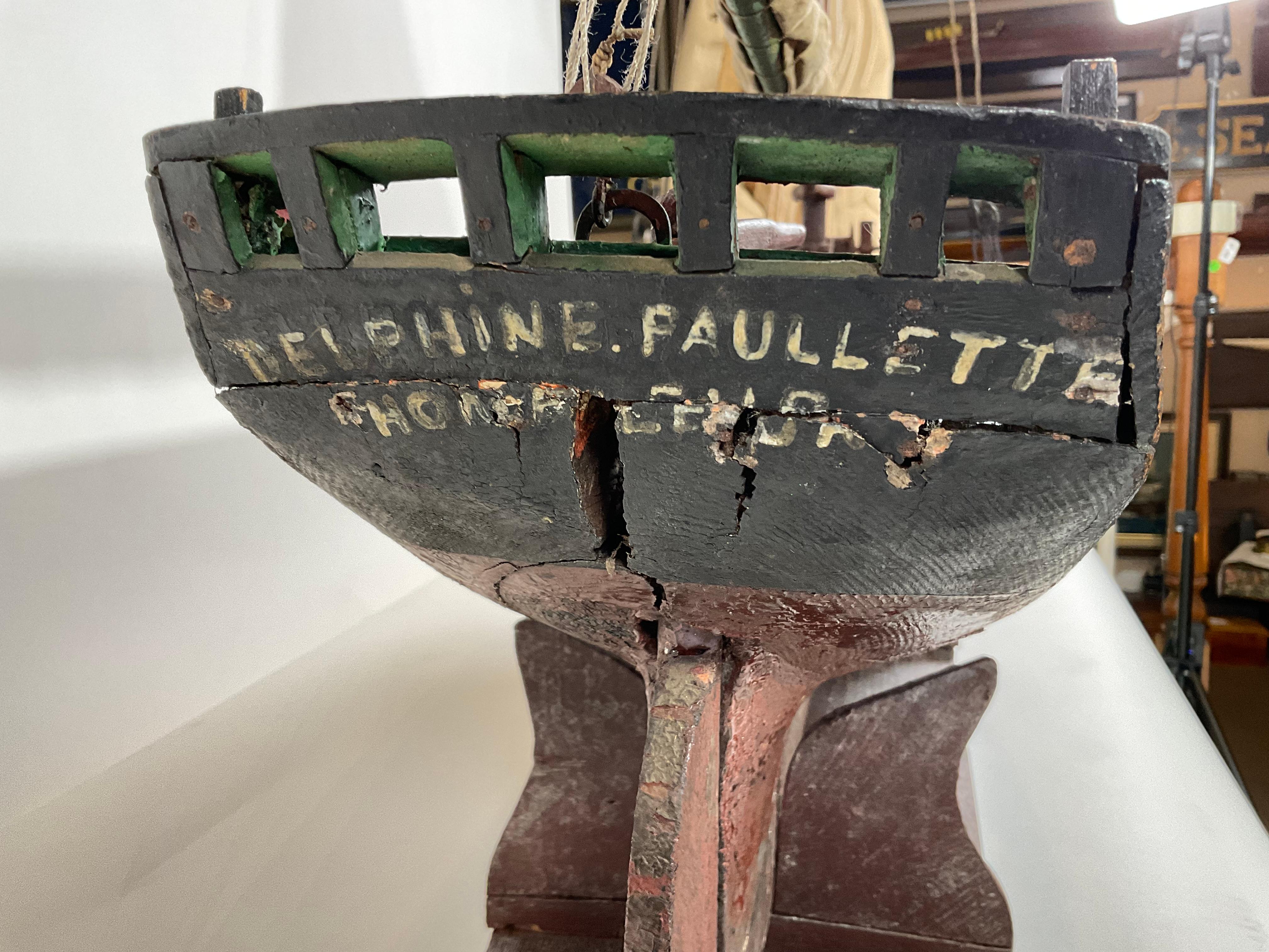 Modèle de bateau Delphine Paulette en vente 6