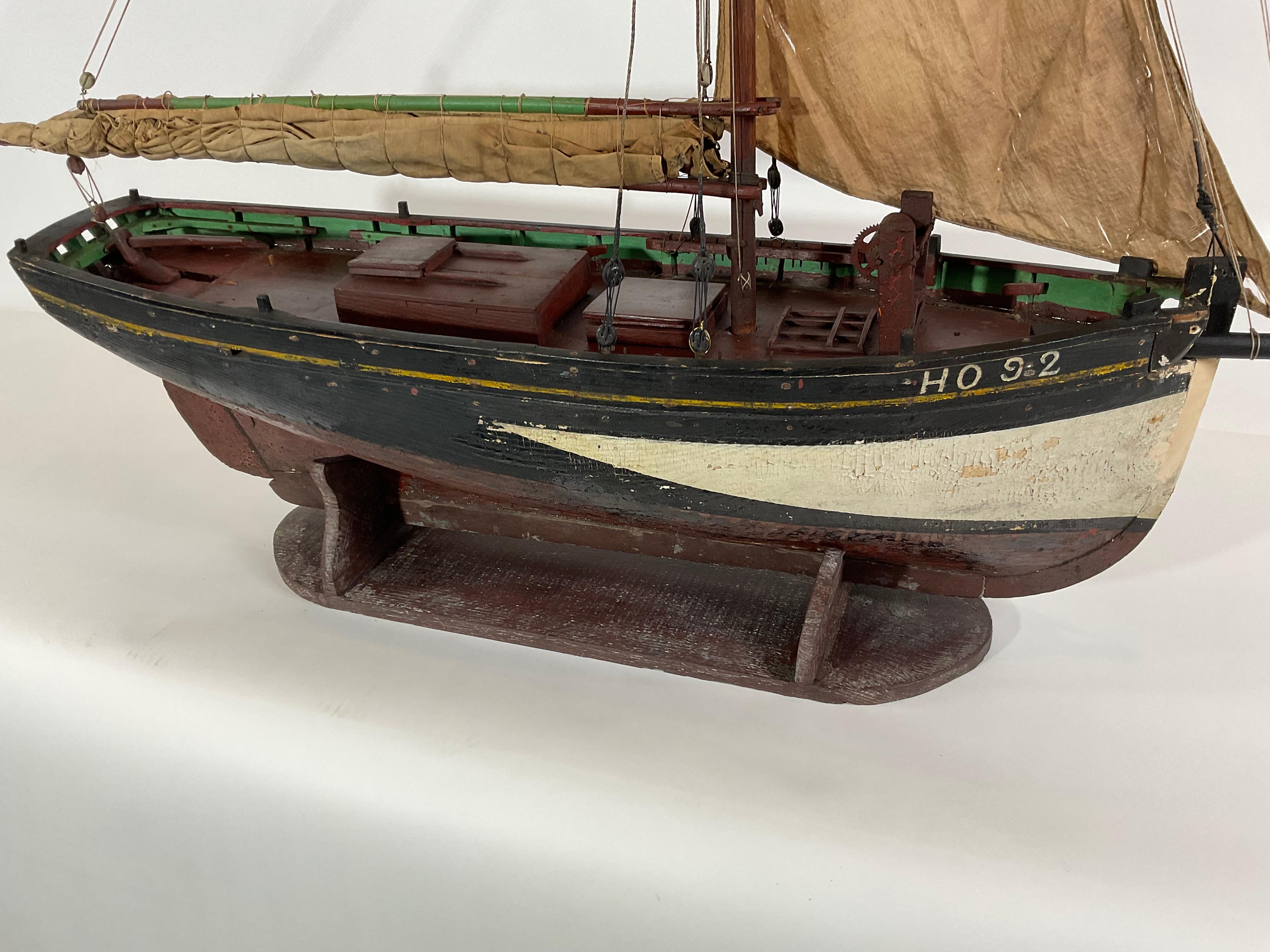 Début du 20ème siècle Modèle de bateau Delphine Paulette en vente