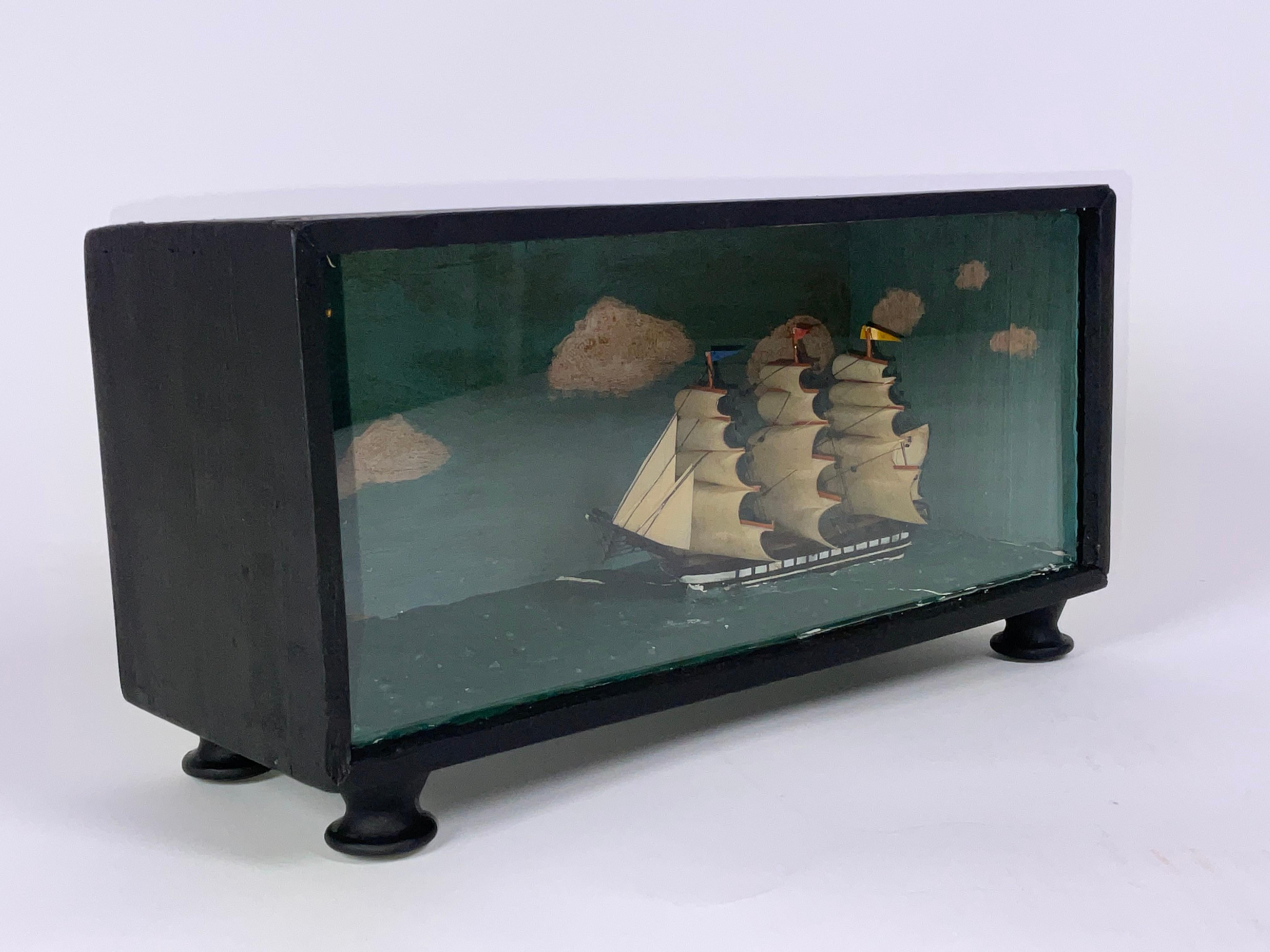 Modèle de navire Diorama d'un navire de guerre à cheval Bon état - En vente à Norwell, MA