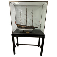 Modelo de barco "Sovereign of the Seas" Buque de guerra de la Armada inglesa en caja de cristal y soporte