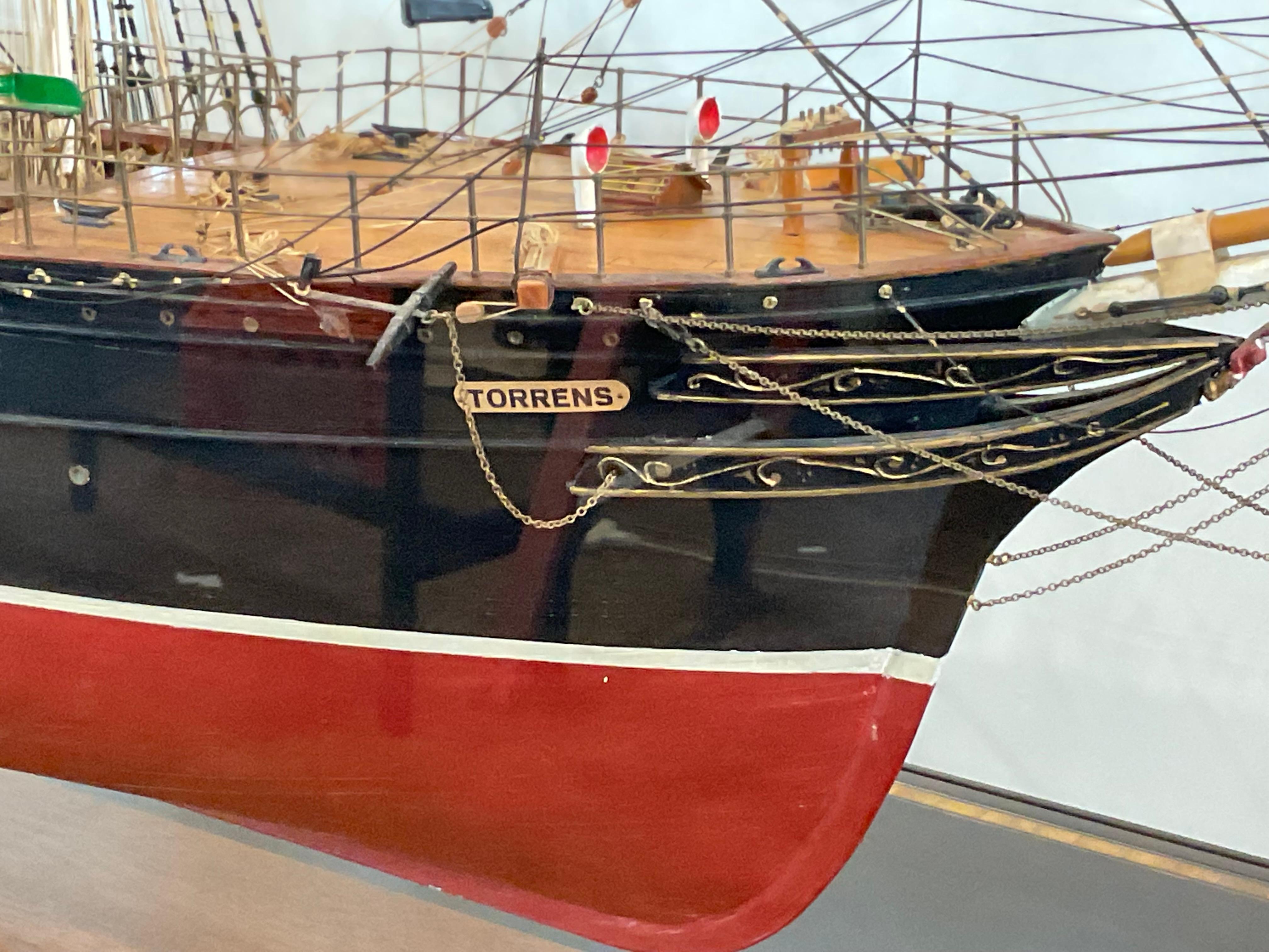 Milieu du XXe siècle Modèle de bateau Torrens en vente
