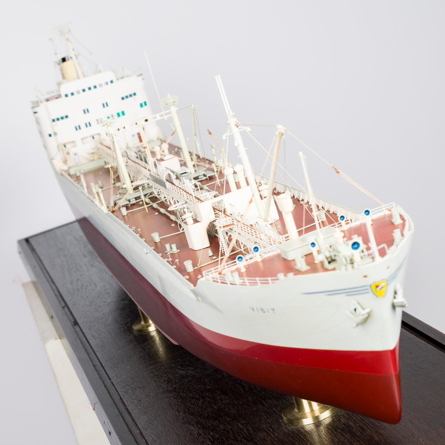 20ième siècle Modèle de construction navale du pétrolier VIBIT réalisé en 1963. en vente