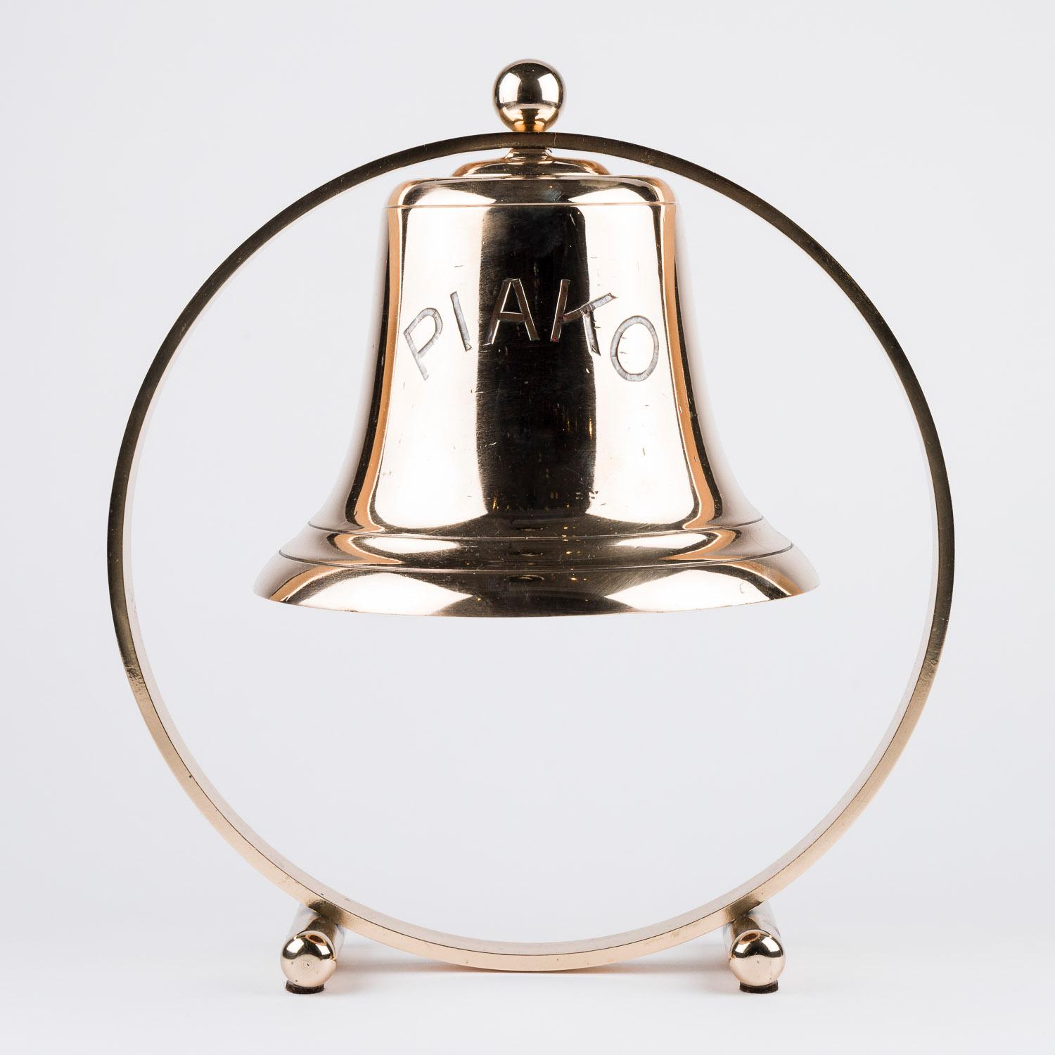 Cloche de navire sur un support circulaire en bronze Art Déco, pour le navire à vapeur PIAKO en vente 4