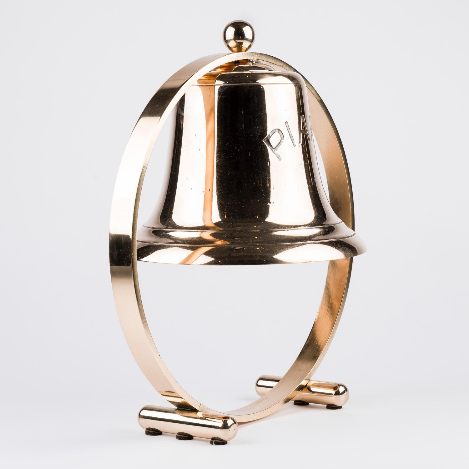 Cloche de navire sur un support circulaire en bronze Art Déco, pour le navire à vapeur PIAKO Bon état - En vente à London, GB