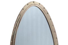 Ventana de ojo de buey de latón de barco convertida en espejo de pared náutico