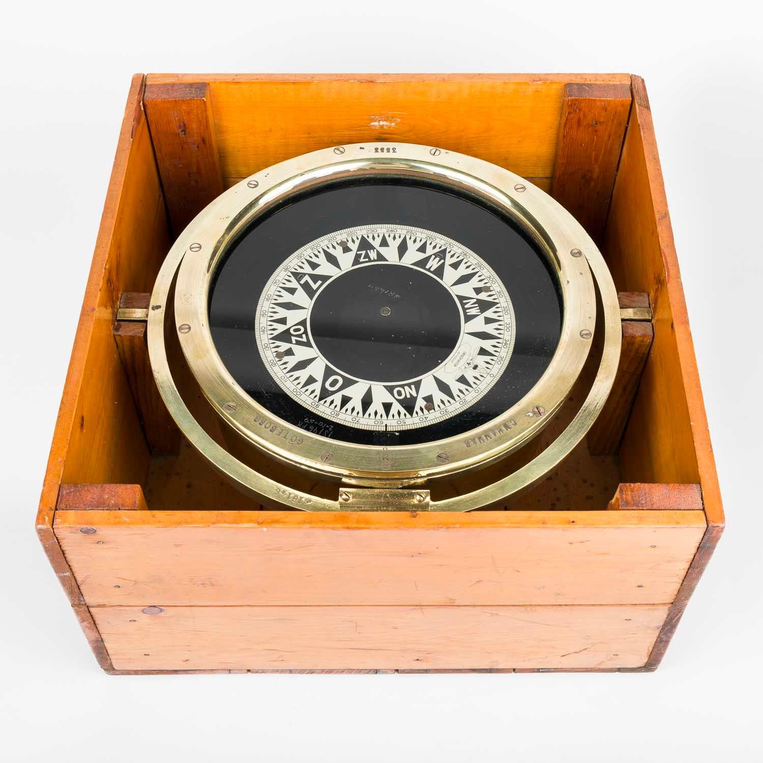 Ship’s gimble mounted compass by C.M. Hammer of Sweden For Sale 6