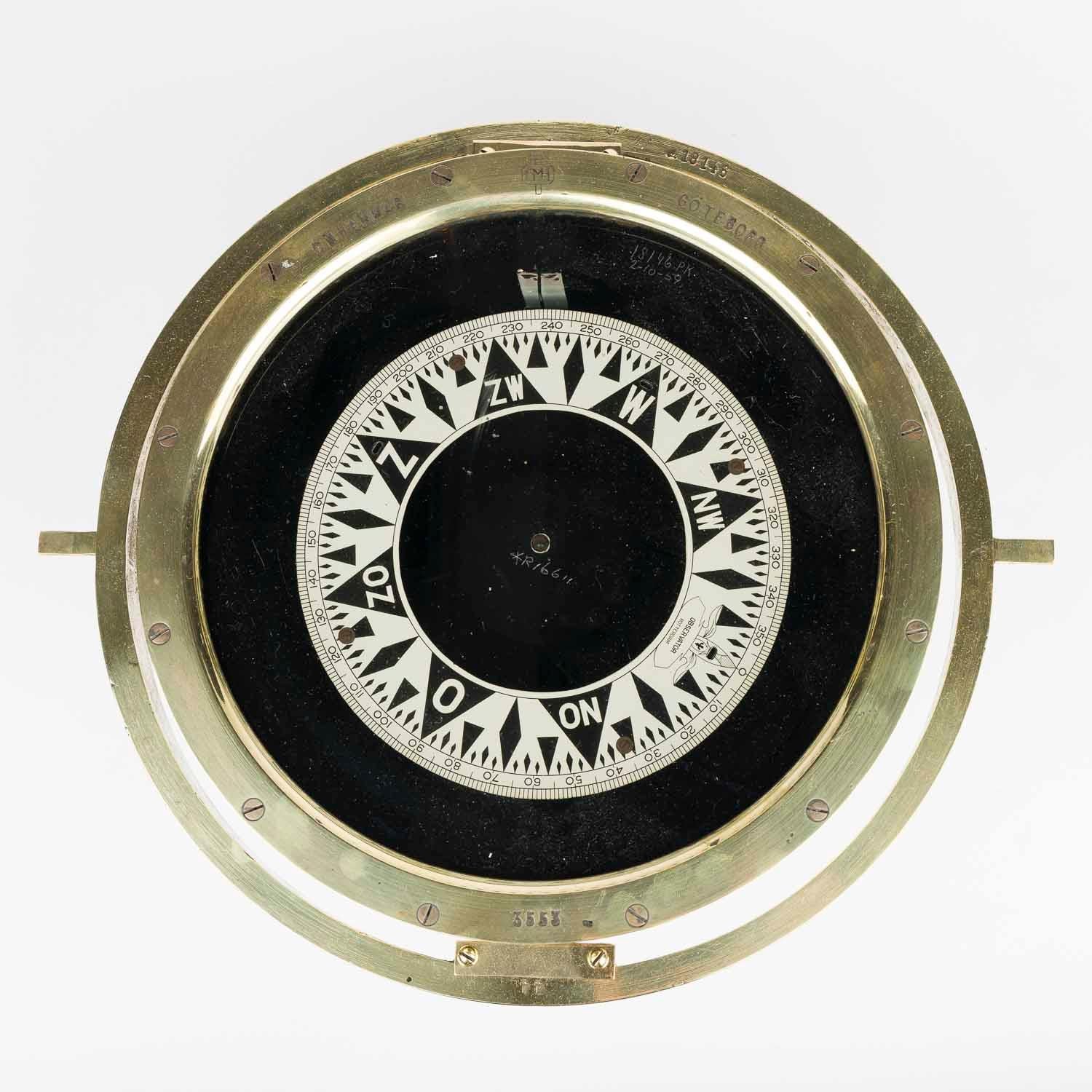 A 1950’s ship’s gimble mounted compass by C.M. Hammer, Gothenburg, of Sweden.

Marked: C.M. HAMMAR GOTEBORG 3553

Compass card by Observator of Rotterdam.

Pine case.
 

Carl Mauritz Hammar, Göteborg, Sweden, established in 1856.