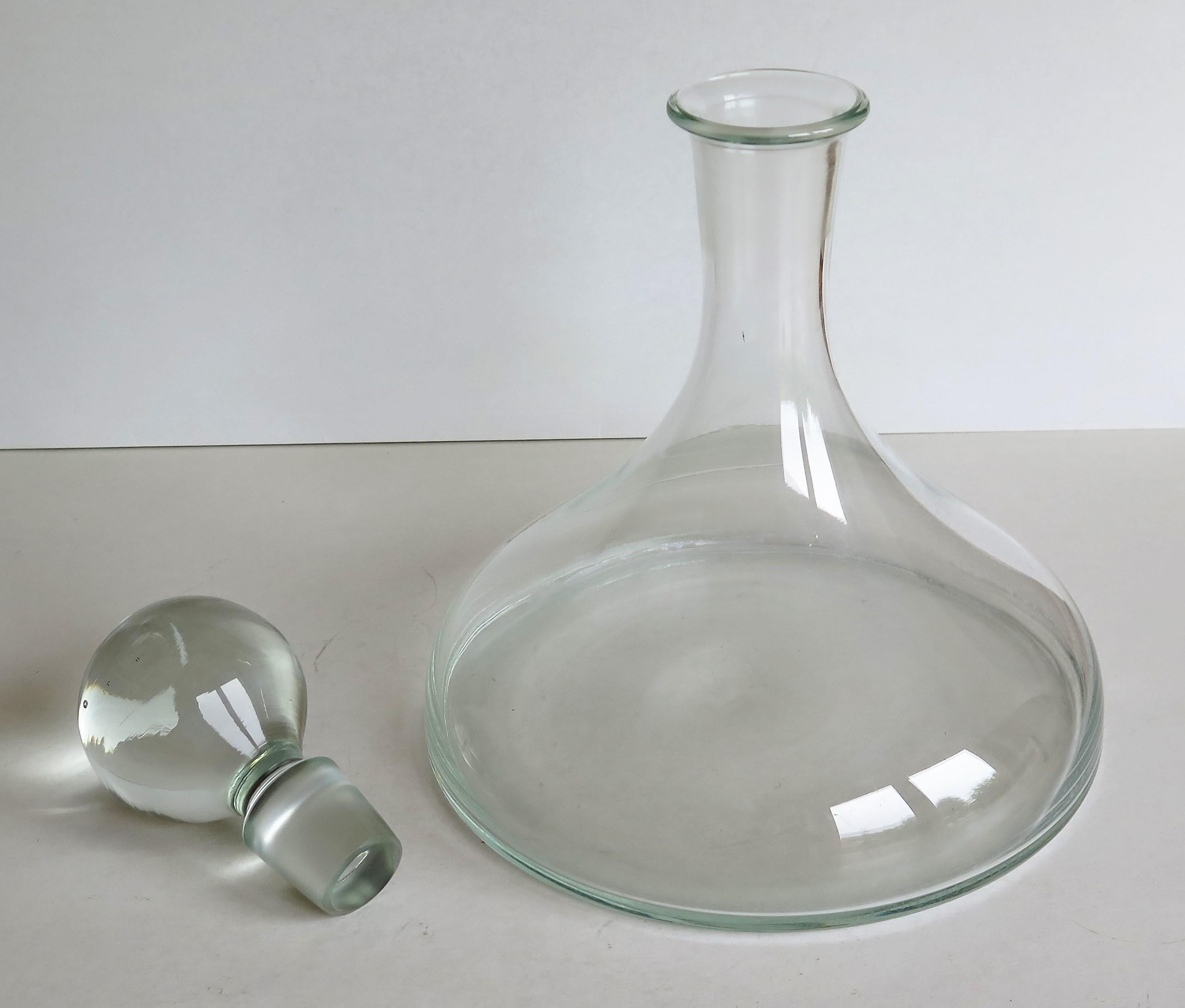 Ship's Glass Decanter with Original Globe Stopper 1.25 Litre Capacity In Good Condition In Lincoln, Lincolnshire