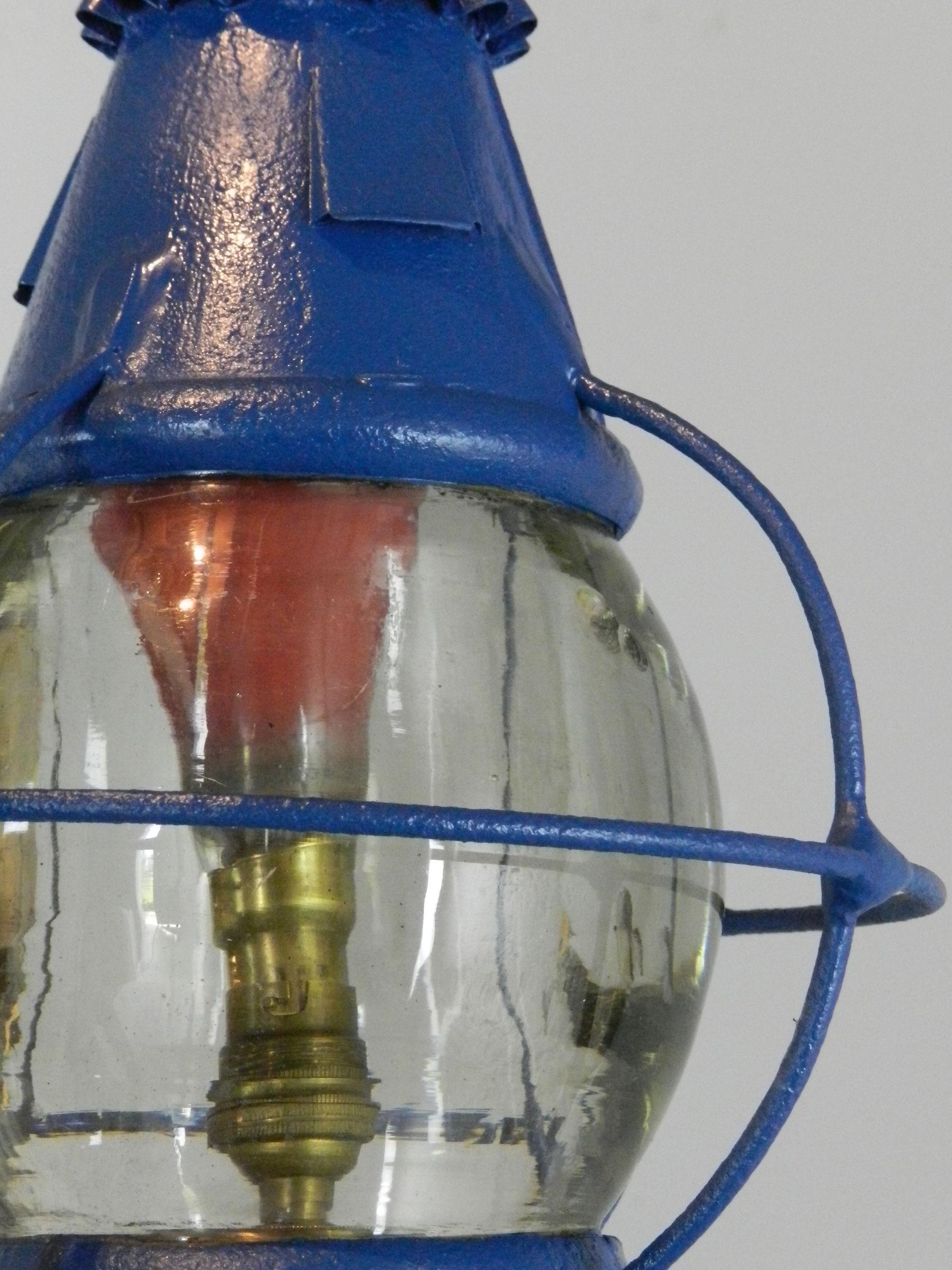 Ship's Globe Lantern In Good Condition For Sale In SAINTE-COLOMBE, FR