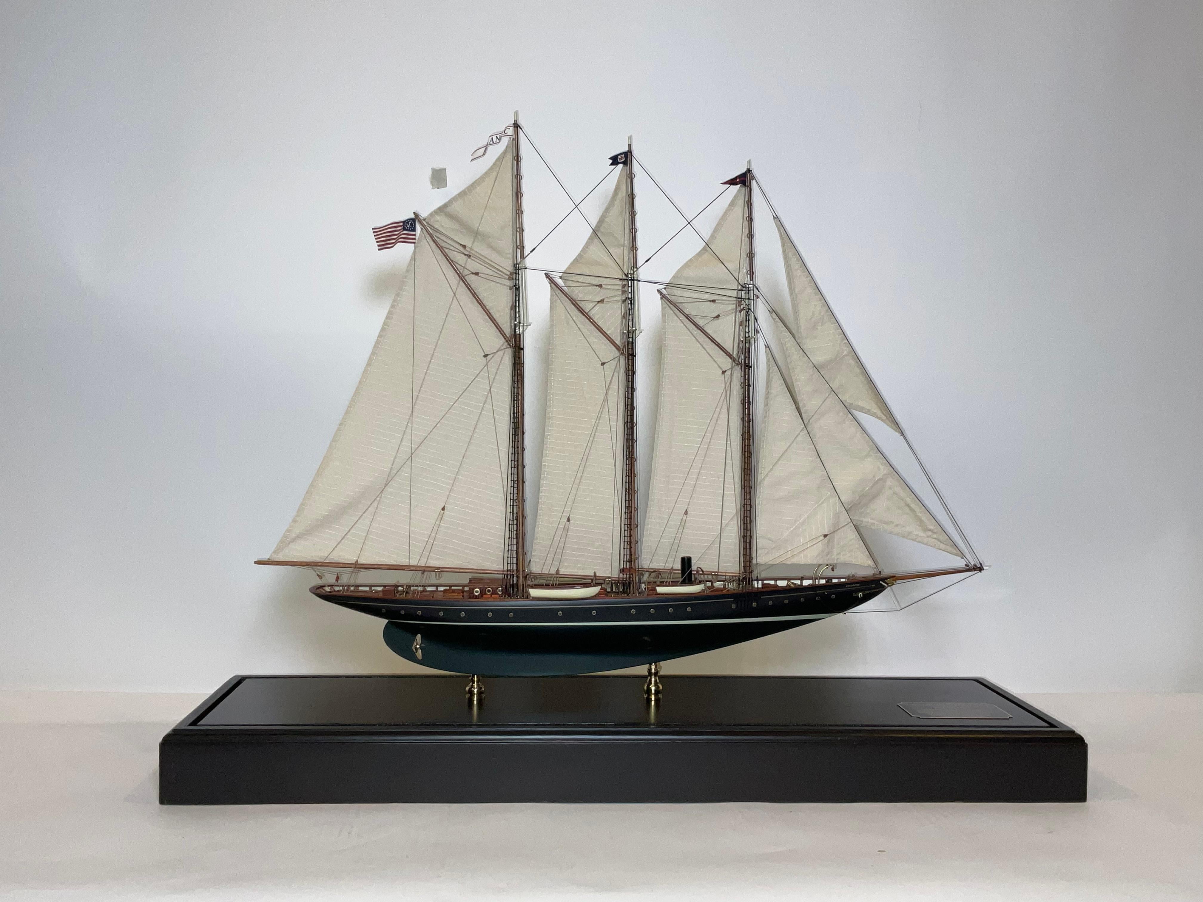 Modèle d' Schooner Atlantic Excellent état - En vente à Norwell, MA