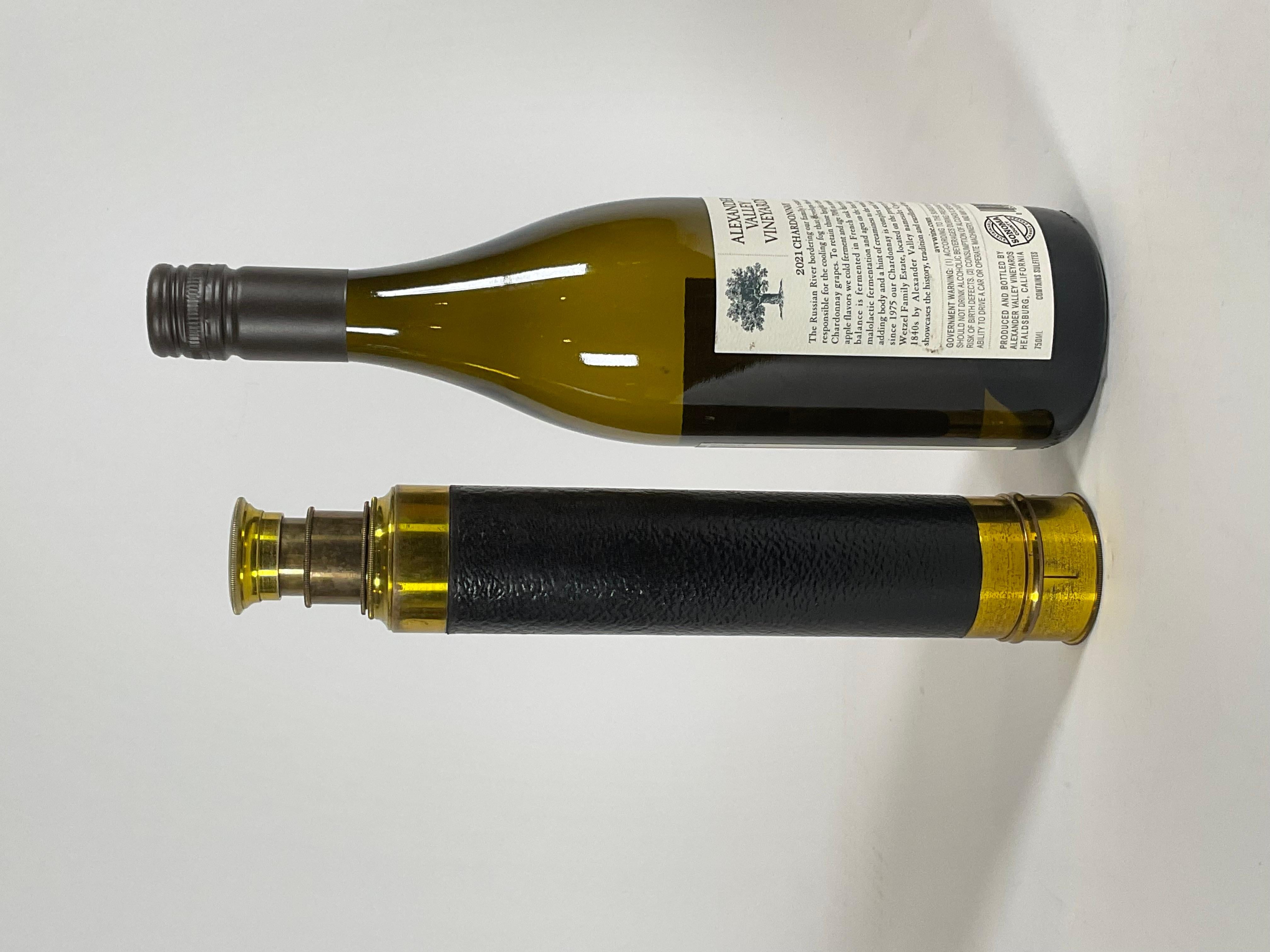 Nord-américain Spyglass de navire avec baril recouvert de cuir en vente