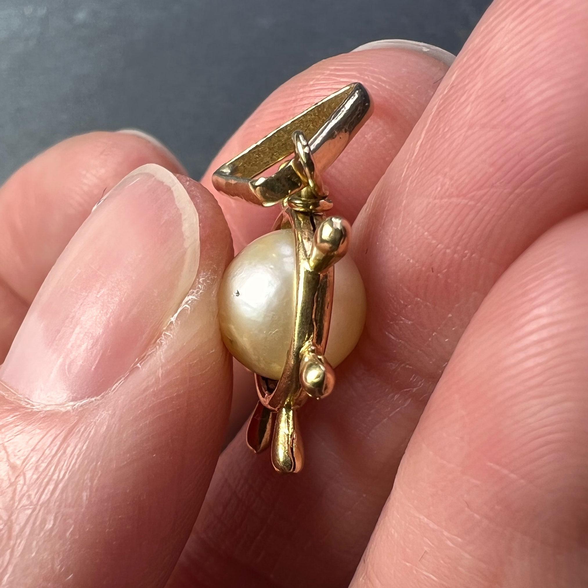 Ships Wheel 18K Yellow Gold Pearl Charm Pendant In Good Condition For Sale In London, GB