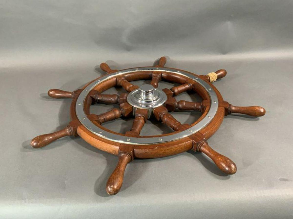 Ship's Wheel with Chrome Trim In Good Condition For Sale In Norwell, MA