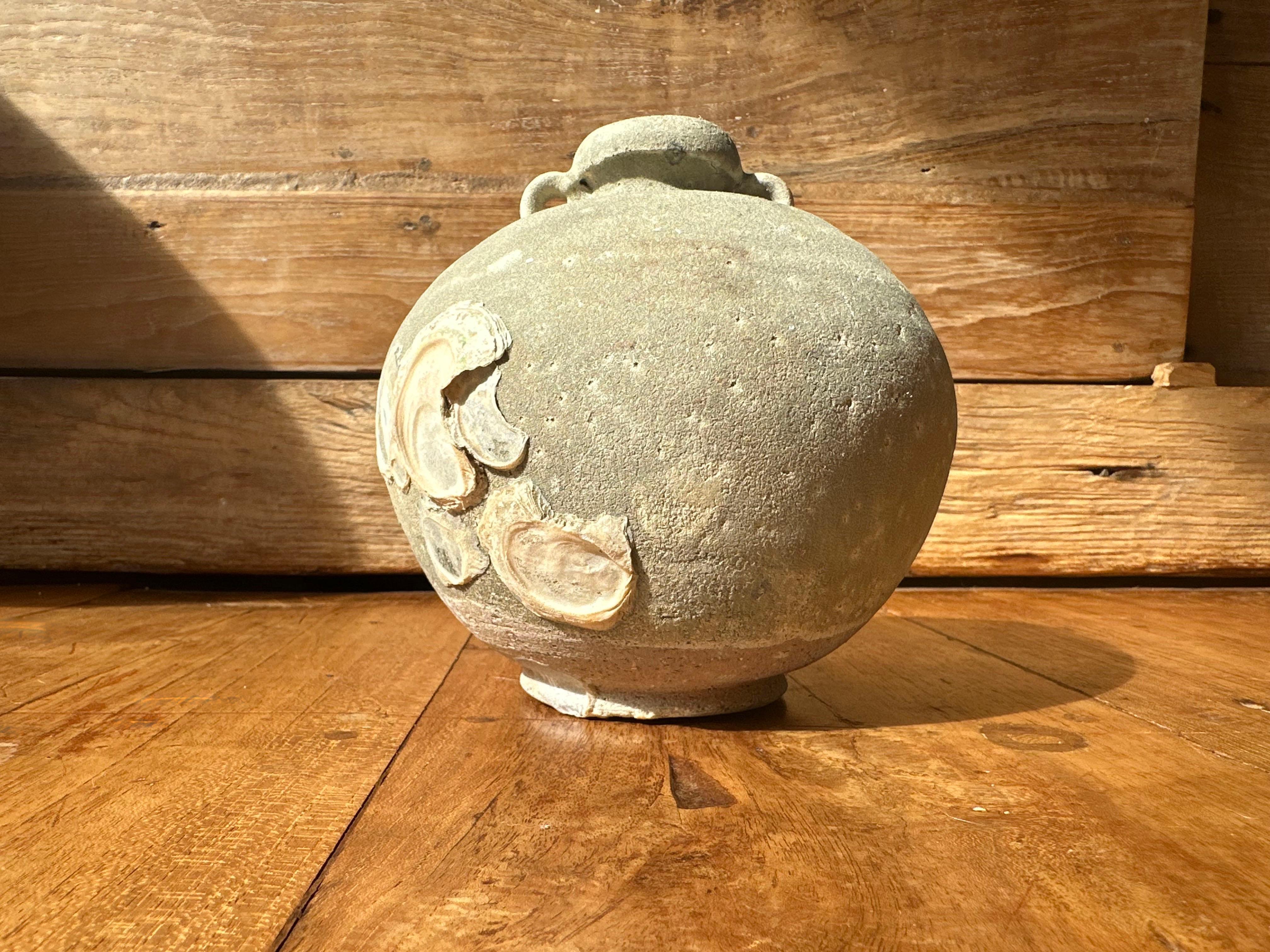 Hand-Crafted Shipwreck Jar from the Kingdom of Sukhothai, Thailand, 17th Century For Sale