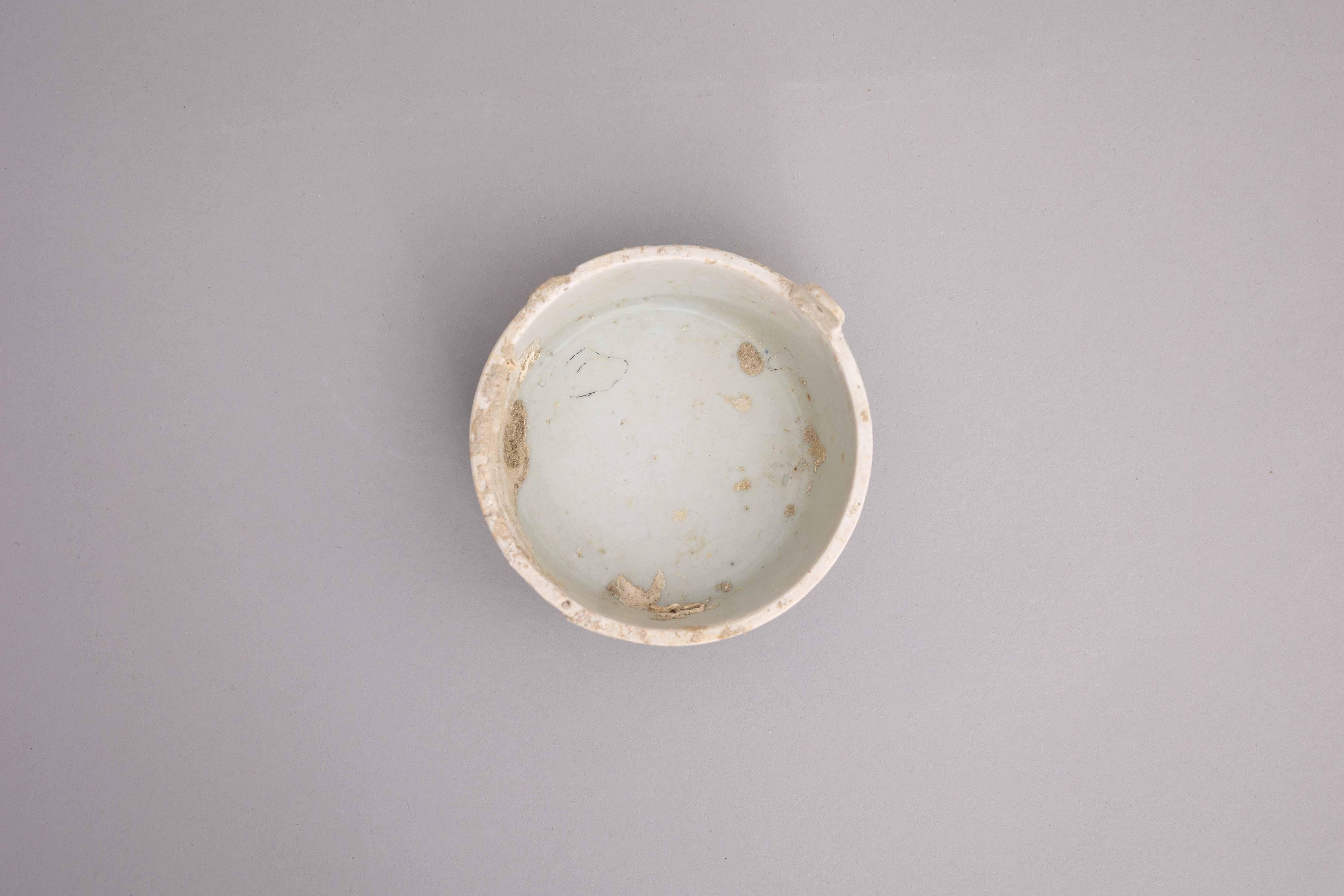 Shipwrecked 18th Century Blue and White Chinese Porcelain Butter Tub For Sale 3