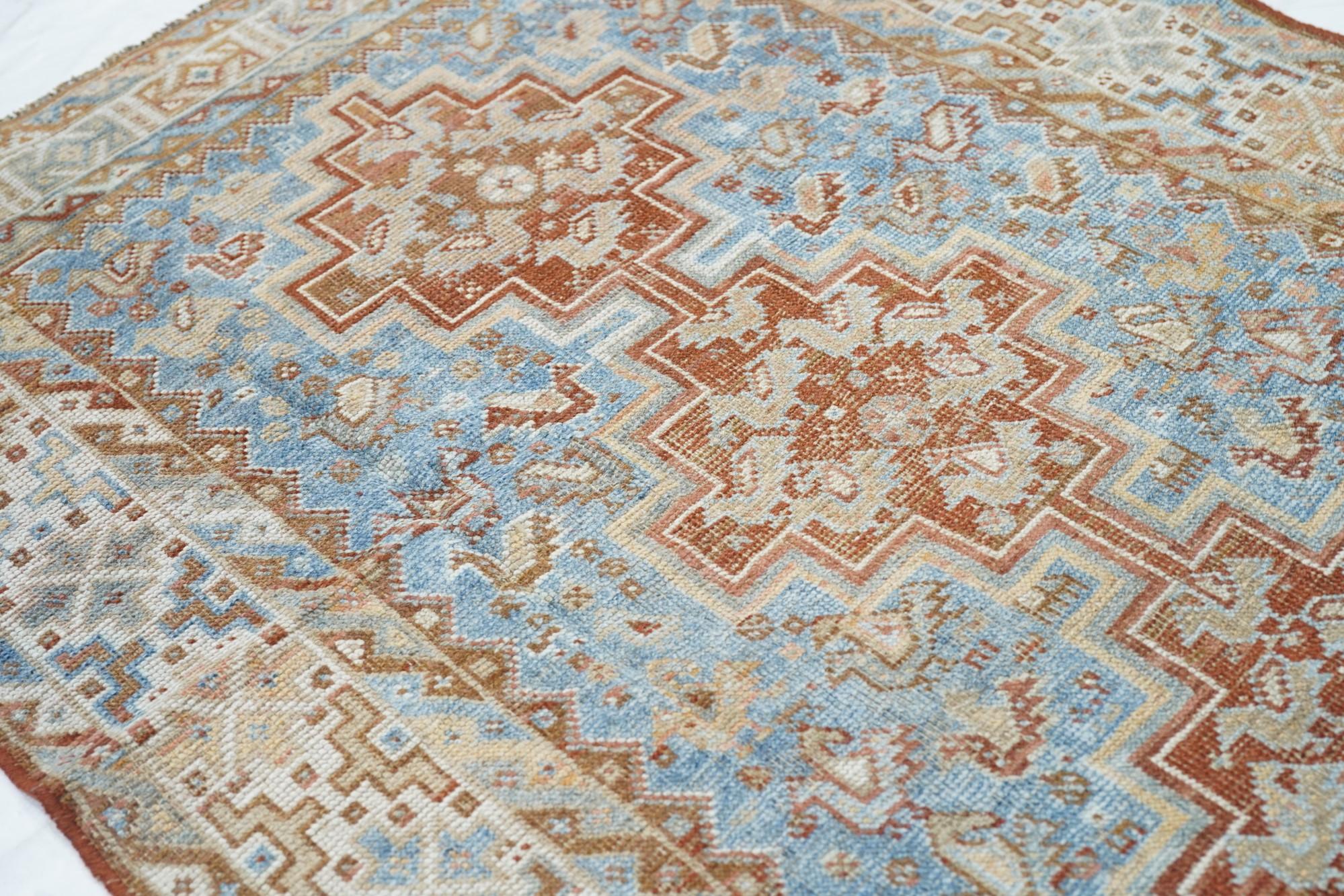 Antique Persian Shiraz Rug 3'1'' x 4'9'' In Excellent Condition For Sale In New York, NY