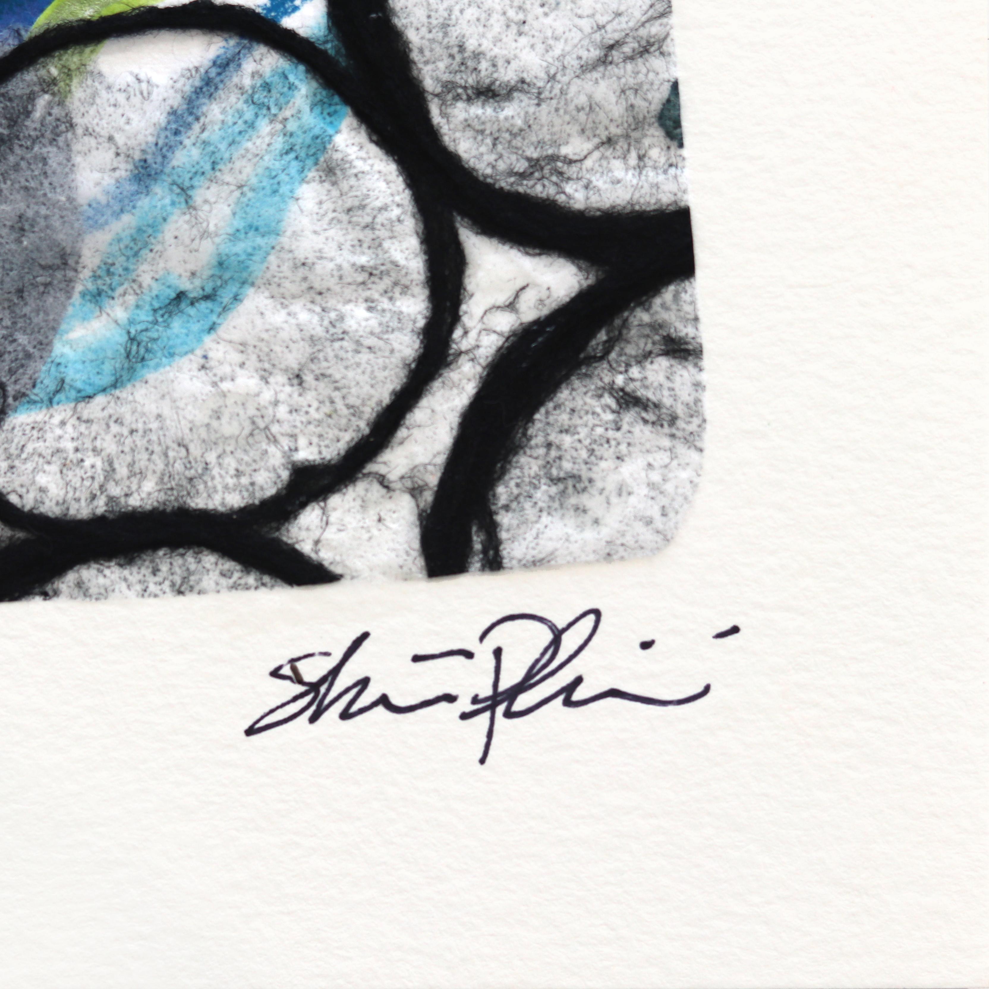 Grandi pennellate di colori vivaci fanno da cornice alle opere astratte dell'artista Shiri Phillips. I suoi dipinti sono ricchi di texture grazie alla stratificazione di colori acrilici in pennellate fluide. Ispirata dall'ambiente vibrante che ha