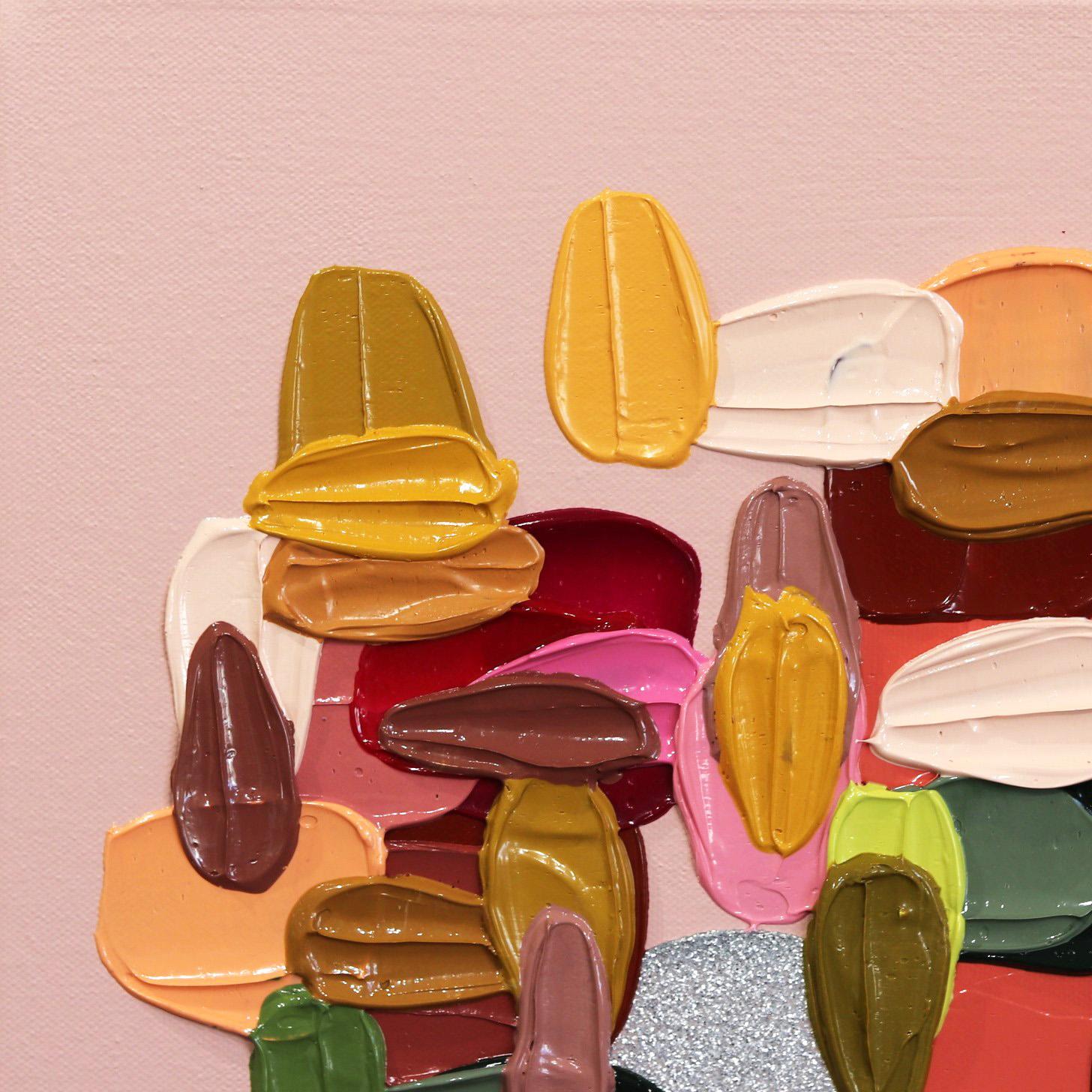 Des touches de couleurs vives peintes par empâtement constituent la trame des œuvres d'art abstraites de l'artiste Shiri Phillips. Ses peintures sont inondées de texture grâce à la superposition de la peinture acrylique en coups de pinceau fluides.