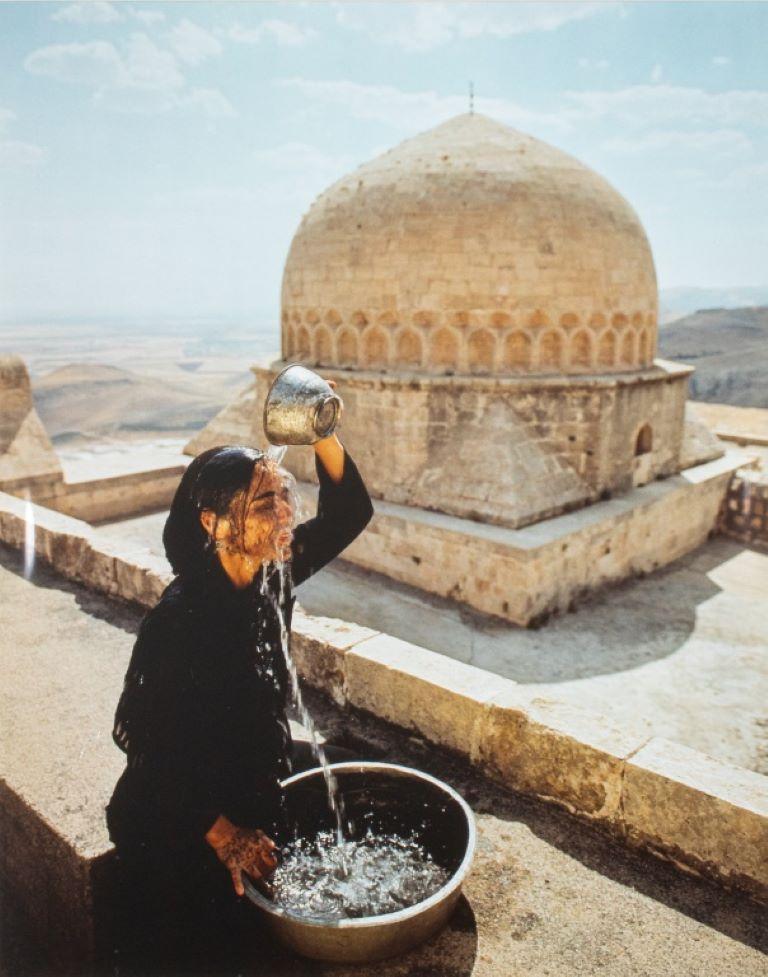 Shirin Neshat „Wasser über dem Kopf“, Fotografie, 1999 (Moderne) im Angebot
