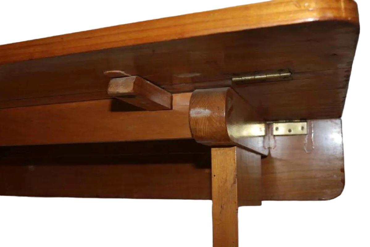 Shirley Temple's Art-Déco-Kindertisch mit klappbaren Bändern (Holz) im Angebot