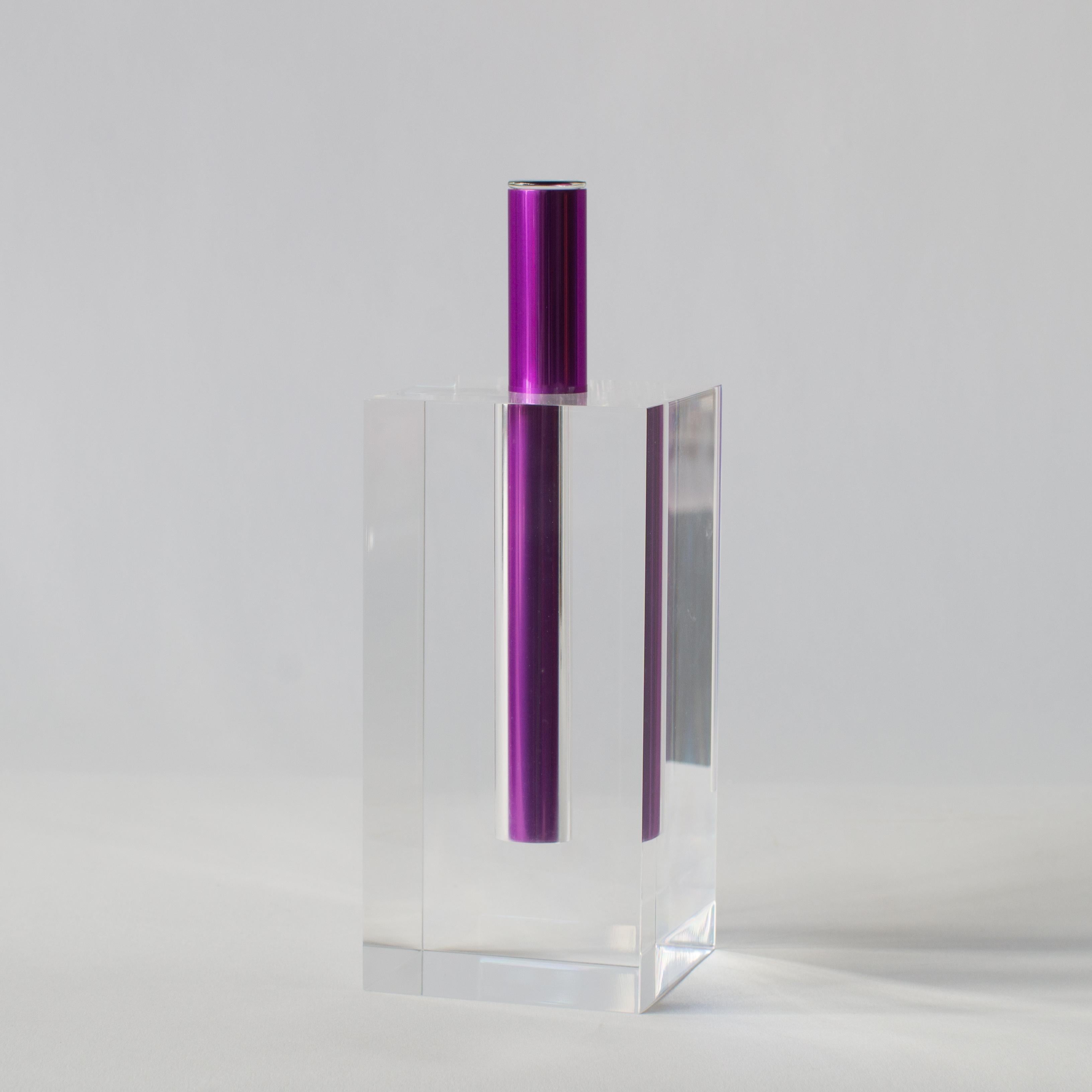 Fine XX secolo Vaso in acrilico Shiro Kuramata Viola in vendita