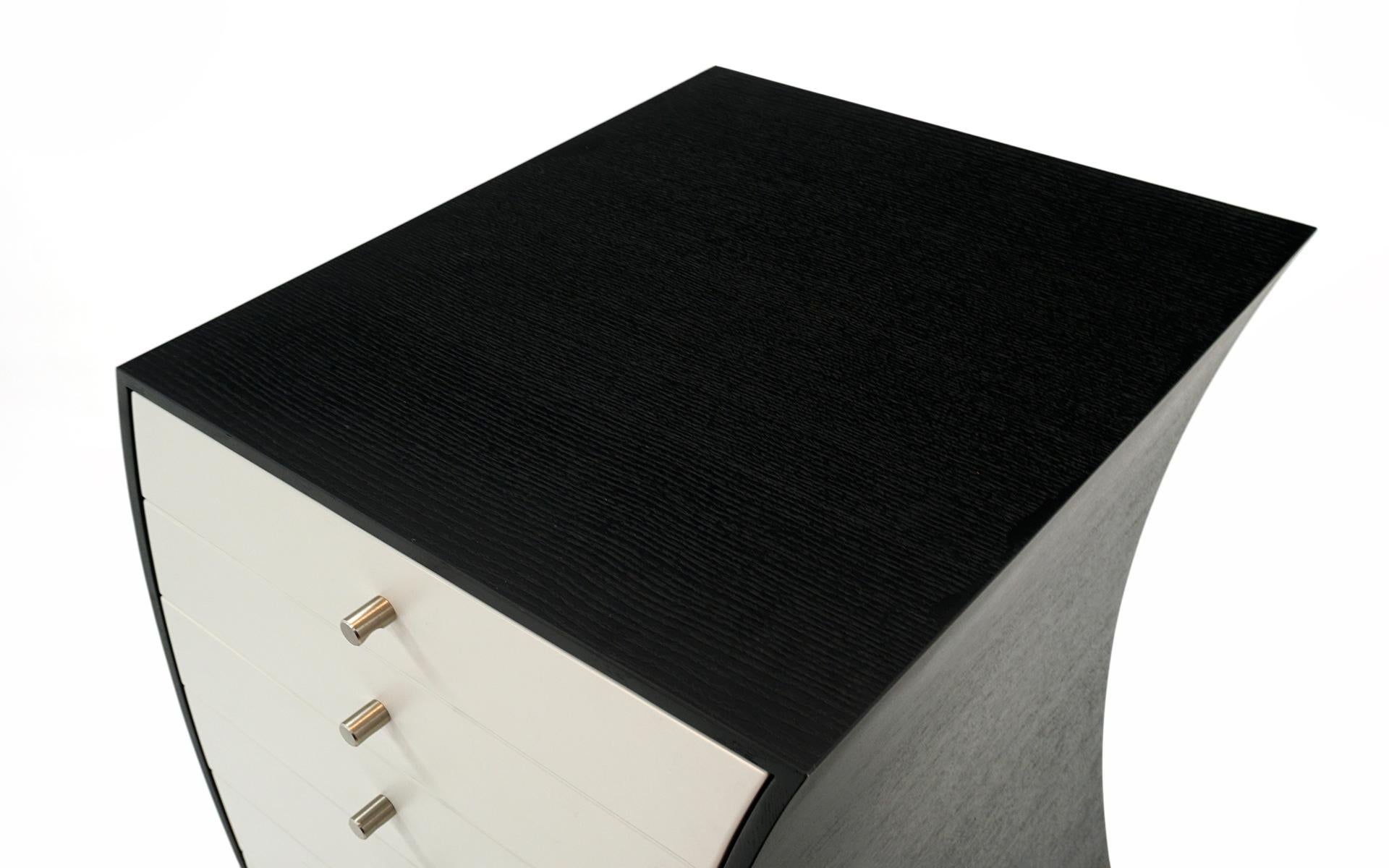 Shiro Kuramata Möbel in unregelmäßigen Formen Side 1 Schrank von Cappellini, Italien (Aluminium) im Angebot