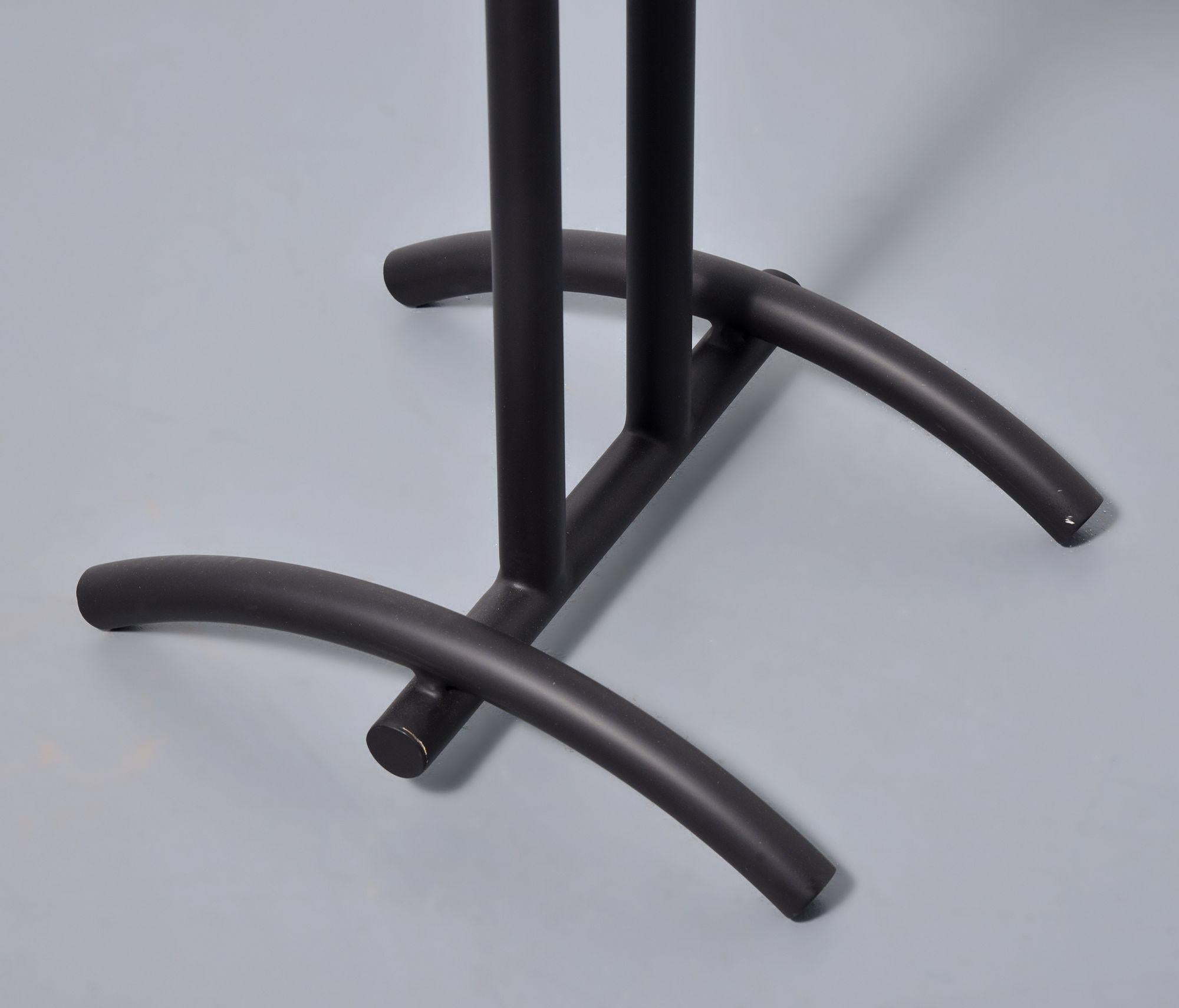 Néerlandais Table d'appoint Shiro Kuramata en vente