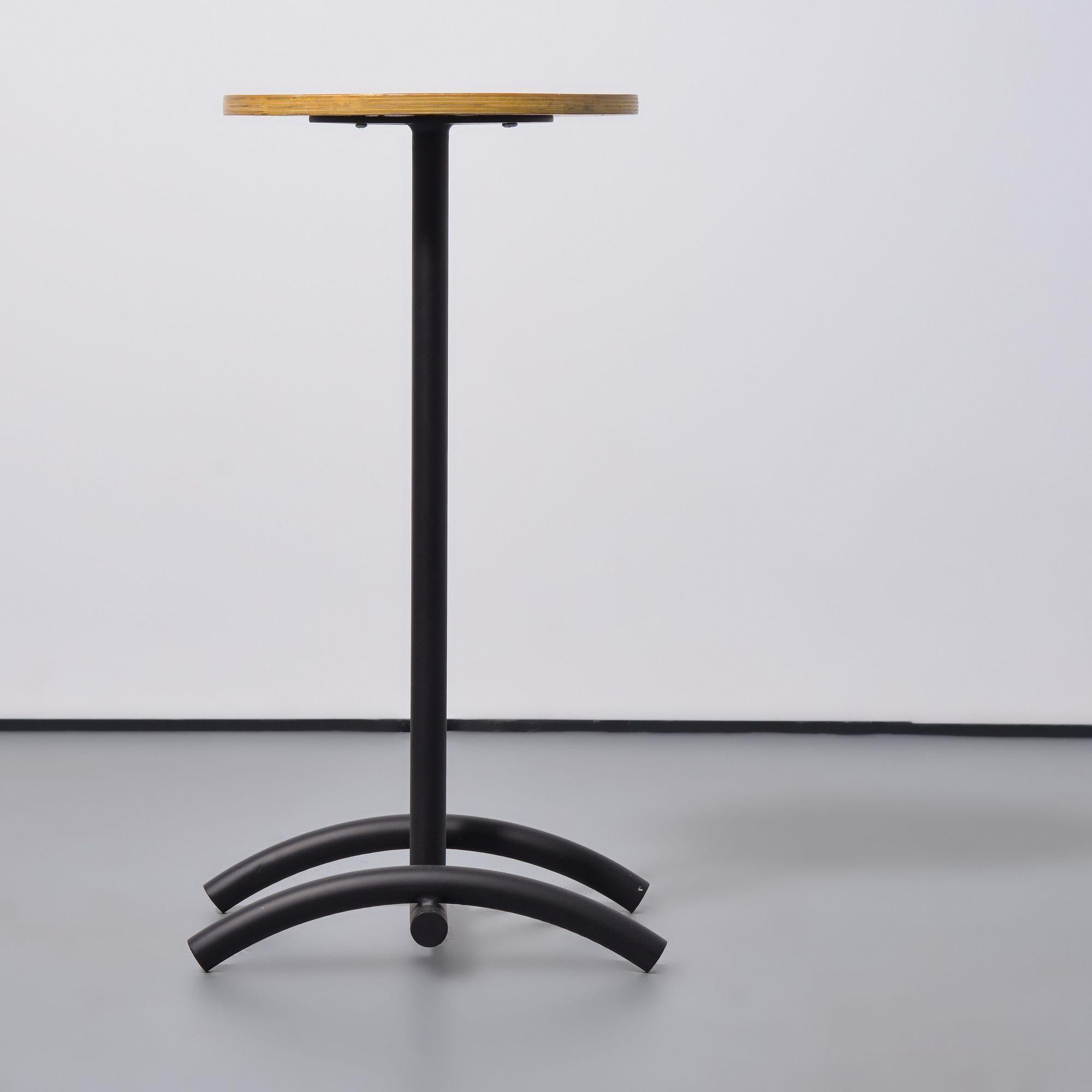 20ième siècle Table d'appoint Shiro Kuramata en vente