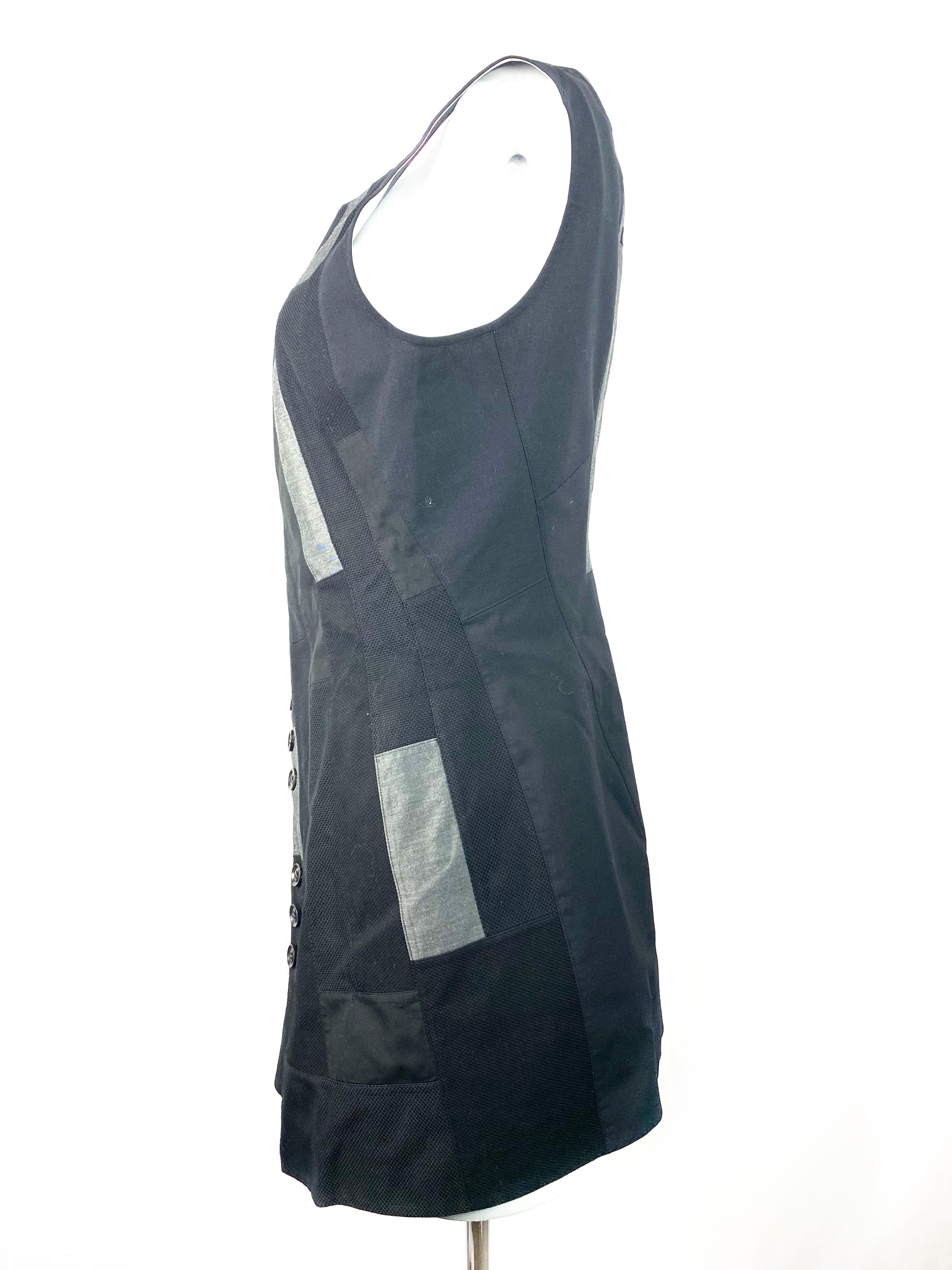 Shiro Sakai - Mini robe noire sans manches à boutons, taille L en vente 2