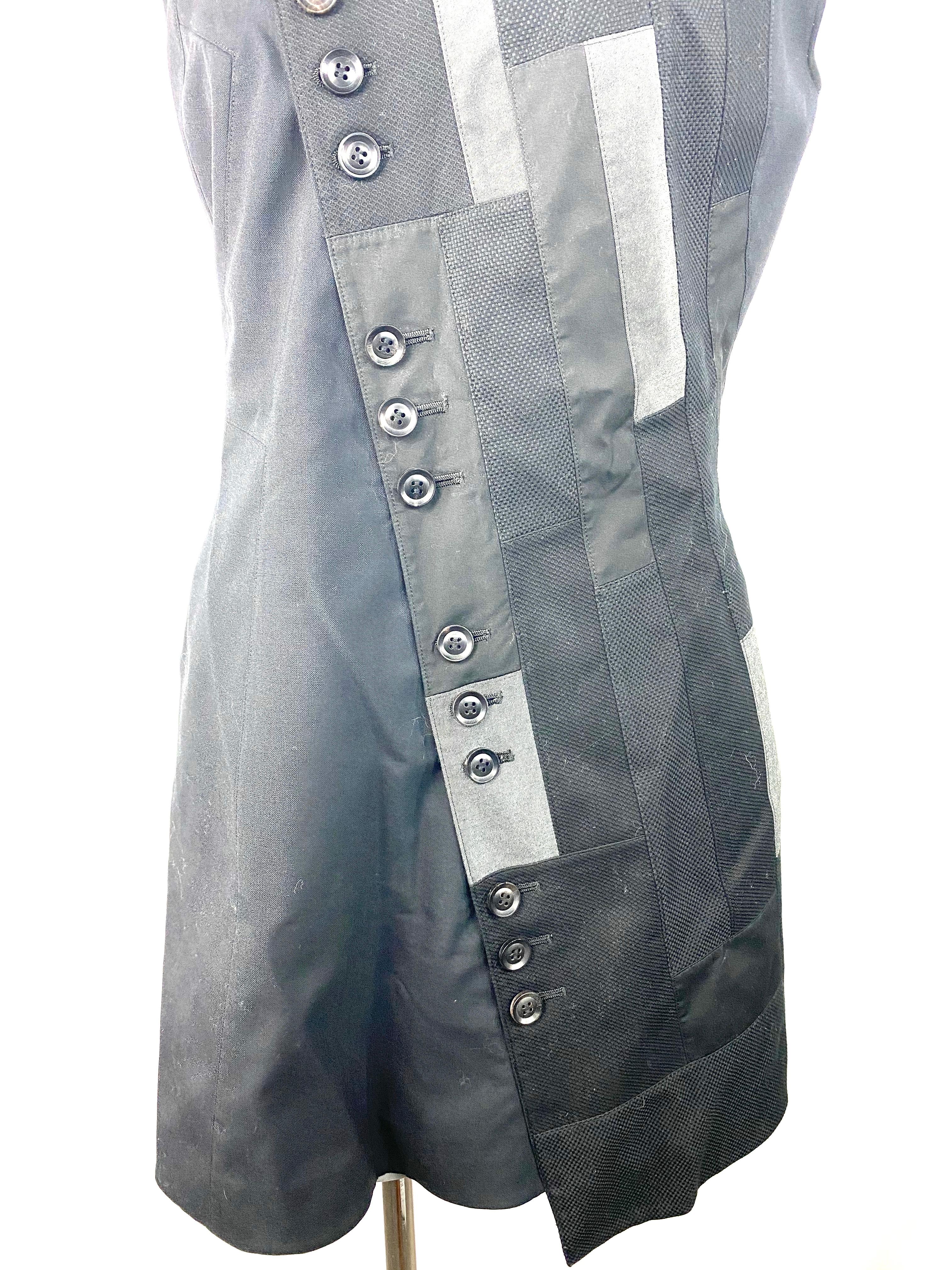 Shiro Sakai - Mini robe noire sans manches à boutons, taille L en vente 3