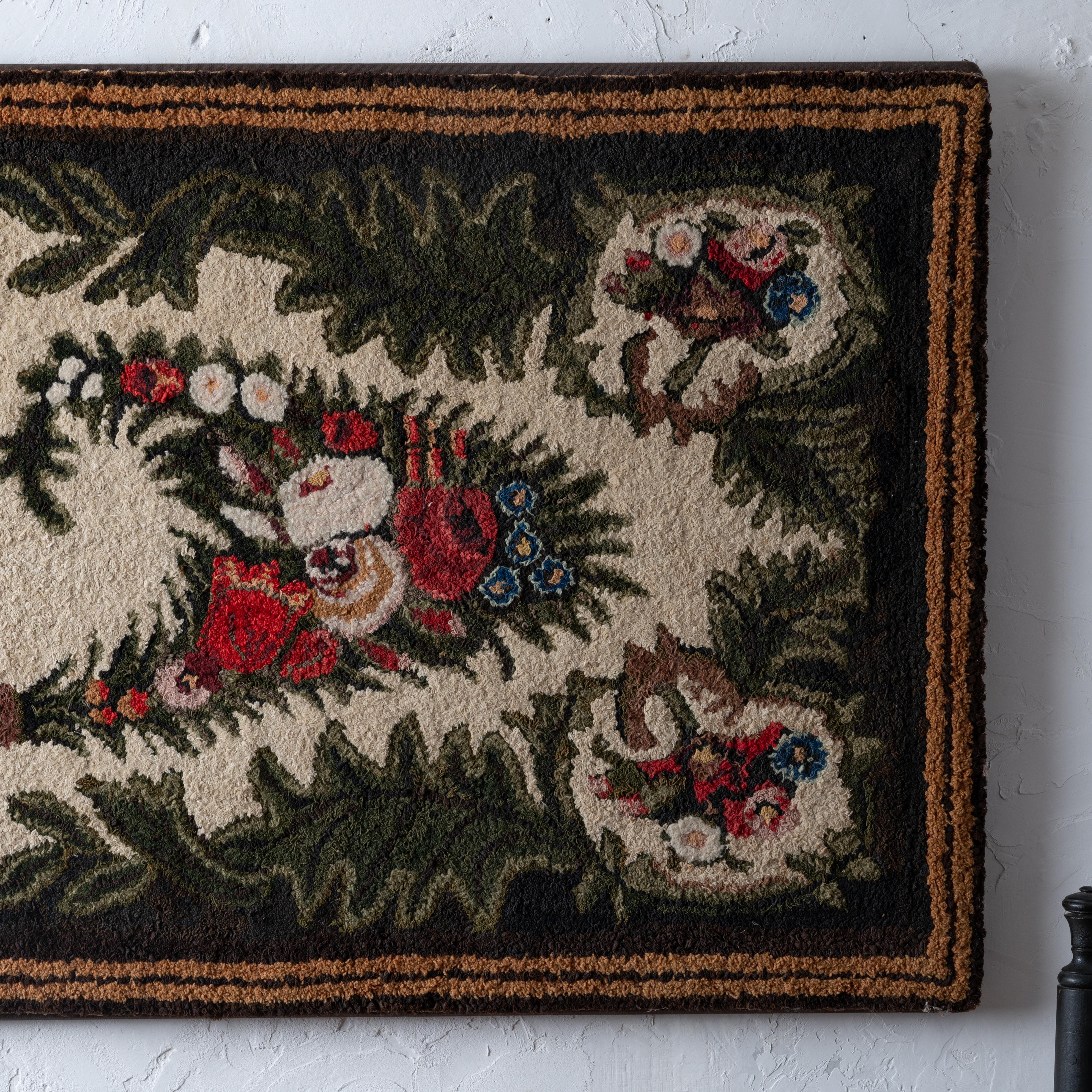 Shirred Rug, c.1850 In Good Condition For Sale In Savannah, GA