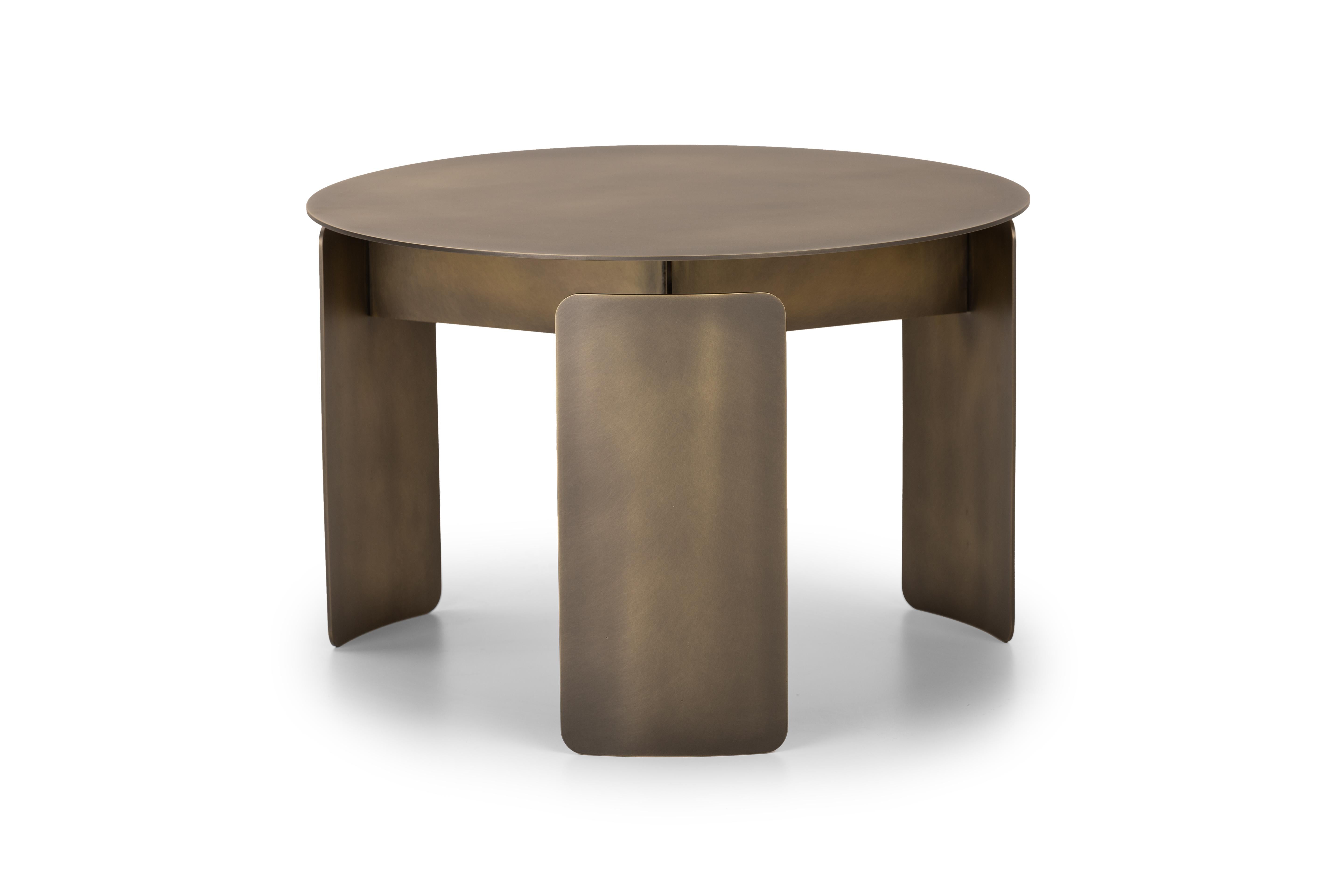 Shirudo bronze finish side table by Mingardo
Dimensions: D 60 x H 40 cm 
Materials: Stainless steel with matte cloudy bronze finish.
Weight: 30 kg

Also available in different finishes. 

The name Shirudo comes from the Japanese word for shield – a