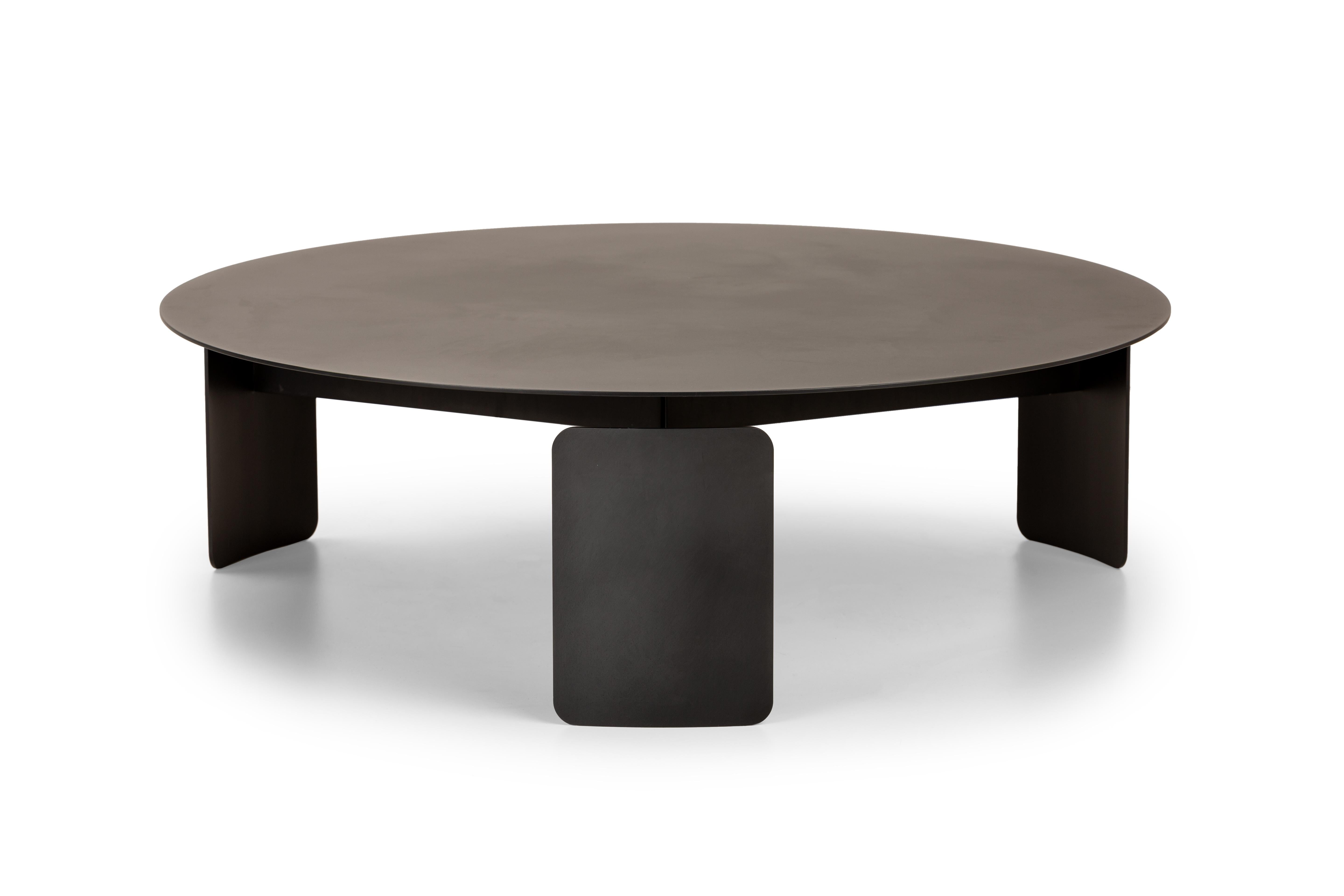 Shirudo iron finish coffee table by Mingardo
Dimensions: D 90 x H 28 cm 
Materials: RAL 9005 black varnished iron structure
Weight: 45 kg

Also Available in different finishes.

The name Shirudo comes from the Japanese word for shield – a shape that