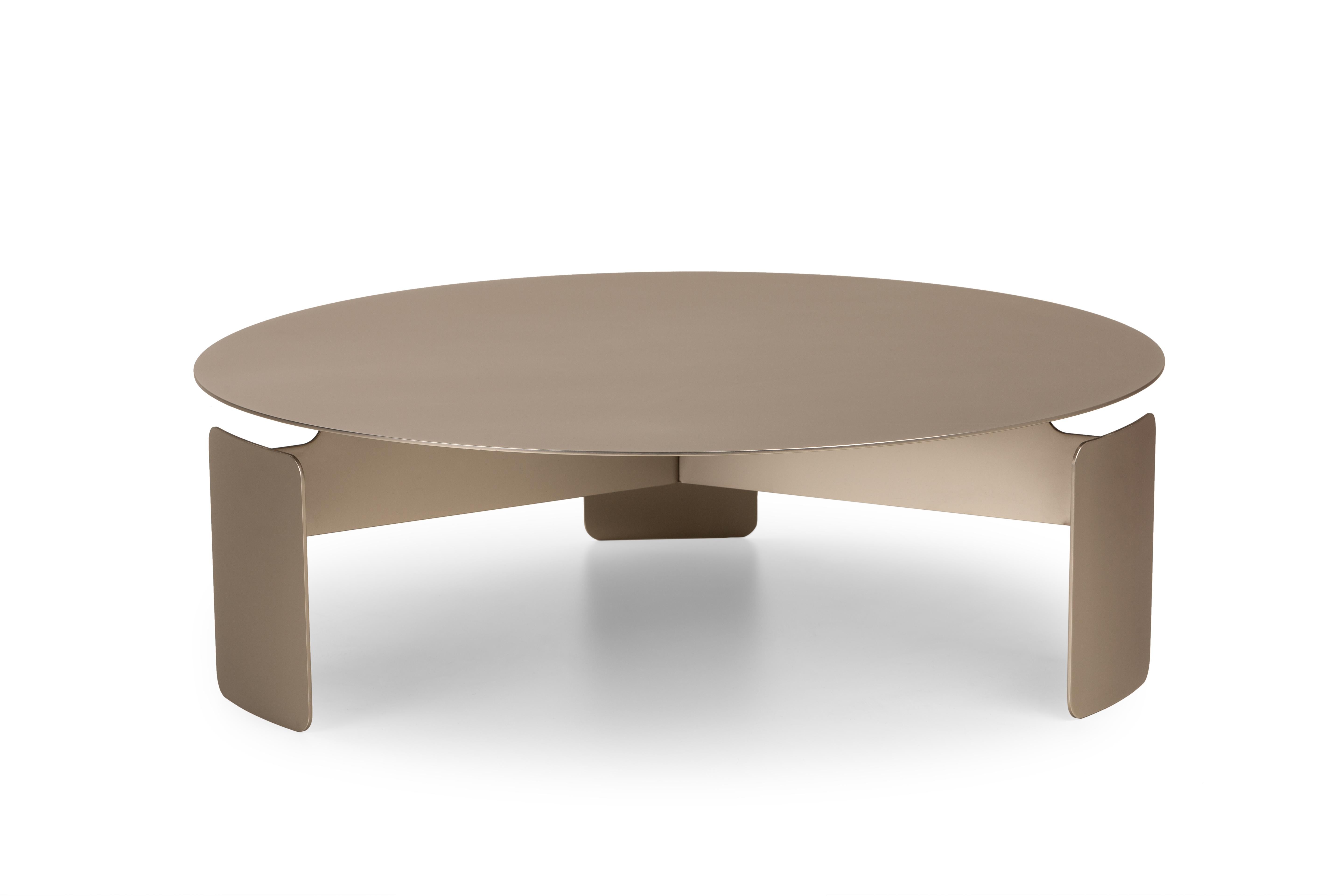 Shirudo matt nickel plated coffee table by Mingardo.
Dimensions: D90 x H28 cm.
Materials: matt nickel plated stainless steel.
Weight: 45 kg

Also available in different finishes. 

The name Shirudo comes from the Japanese word for shield – a