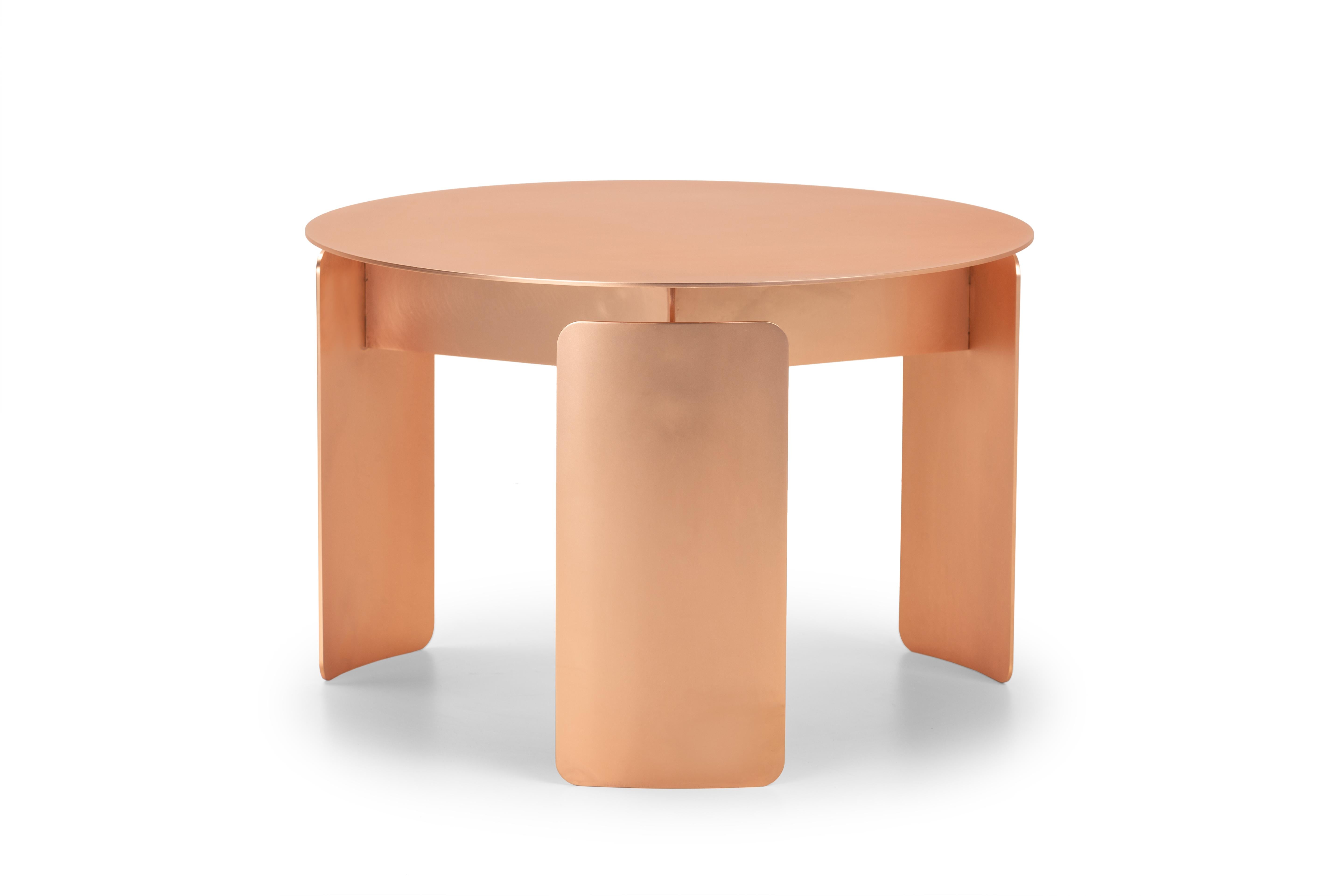 Shirudo pink gold finish side table by Mingardo
Dimensions: D60 x H40 cm.
Materials: stainless steel with pink gold finish
Weight: 30 kg

Also available in different finishes.

The name Shirudo comes from the Japanese word for shield – a