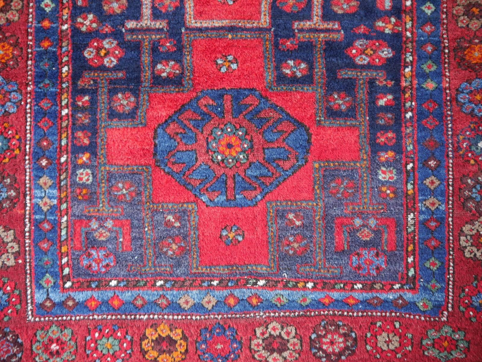 Shirvan Caucasian Vintage Carpet with Vibrant Colors Red Blue Orange Green In Good Condition In Lohr, Bavaria, DE