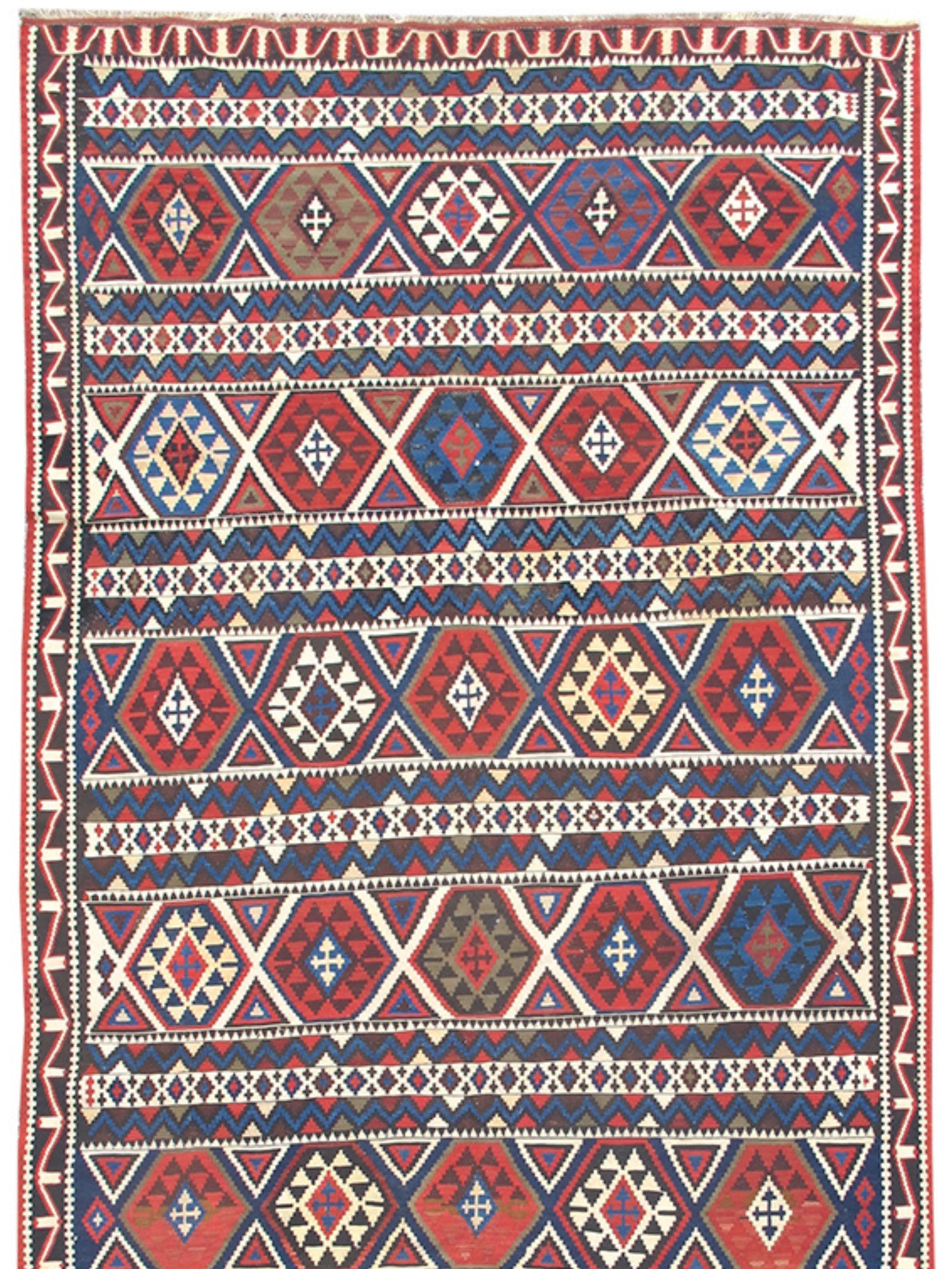 Annodato a mano Kilim di Shirvan, fine del XIX secolo in vendita