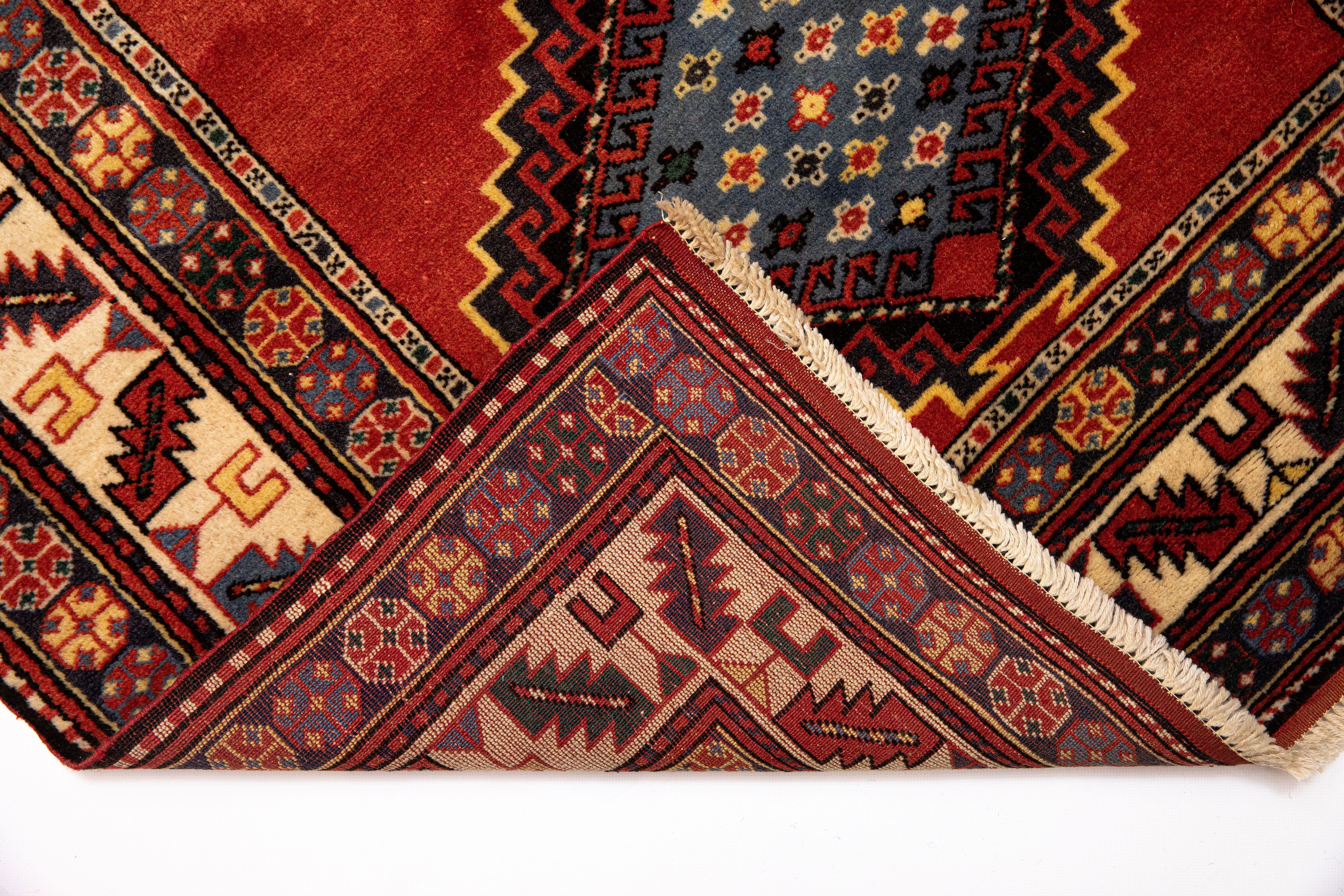 Shirvan Museum kuratierter, neuer handgefertigter kaukasischer Teppich im Angebot 3