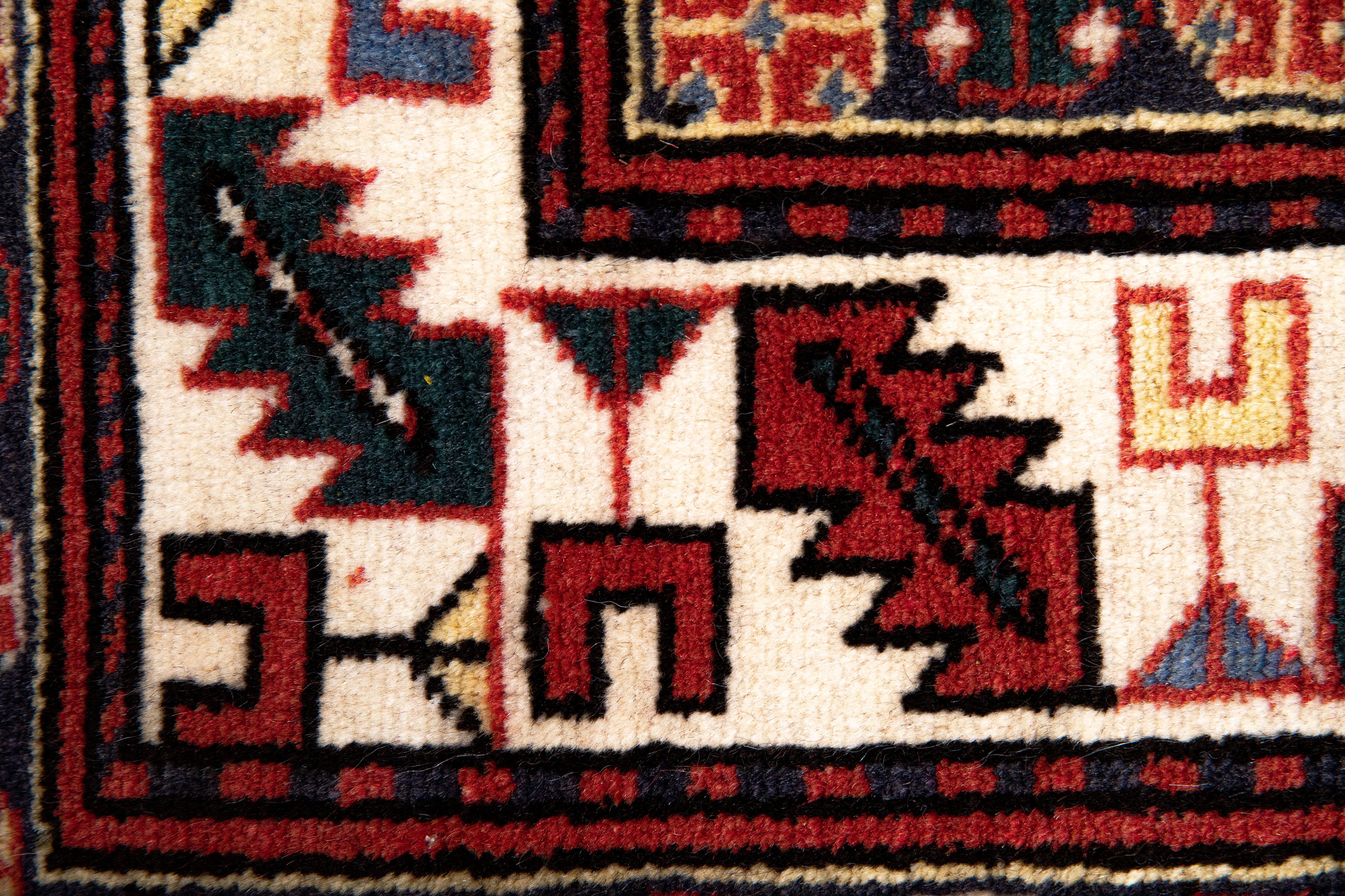 Shirvan Museum kuratierter, neuer handgefertigter kaukasischer Teppich im Angebot 1