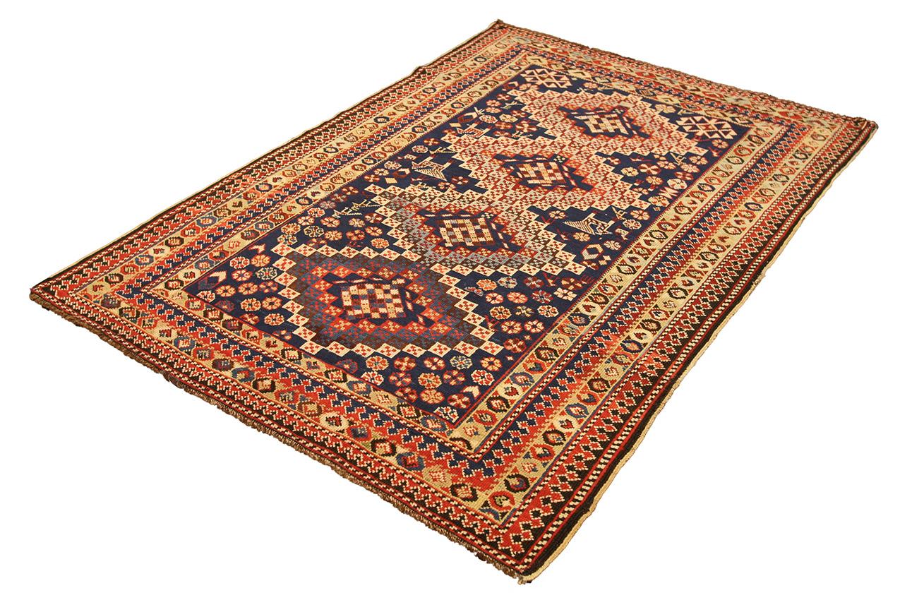 Shirvan-Teppich, antik, kaukasisch, mit geometrischem Design, 1880-1900 im Zustand „Gut“ im Angebot in Ferrara, IT