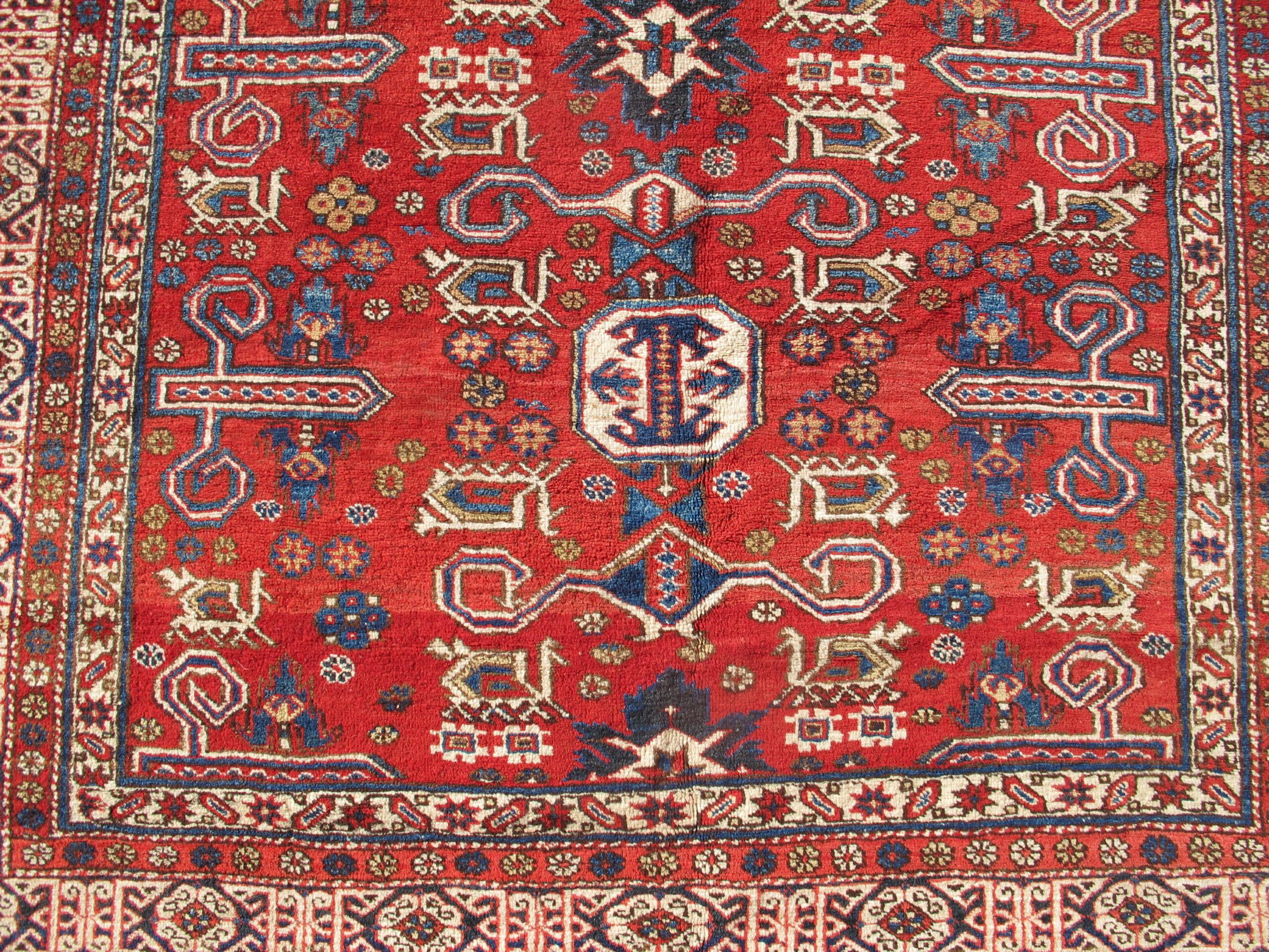 Alfombra Shirvan, c. 1900

Información adicional:
Dimensiones: 1,5 m de ancho x 1,8 m de largo
Origen: Cáucaso
Periodo: c. 1900
Alfombra ID: 23087