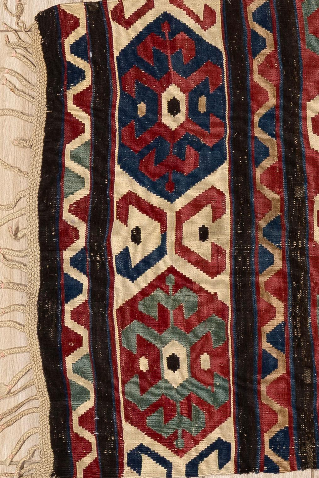 Tissé à la main Tapis Shirvan en vente