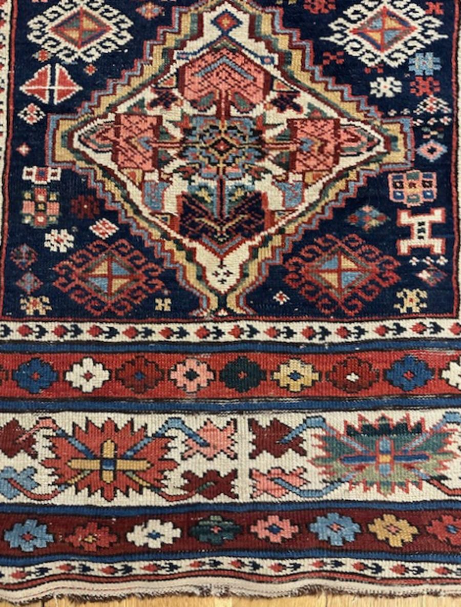 Schirwan-Läufer aus dem östlichen Kaukasus, Westküste des Kaspischen Meeres

Alter: ca. 1890

Größe: 9′.8 