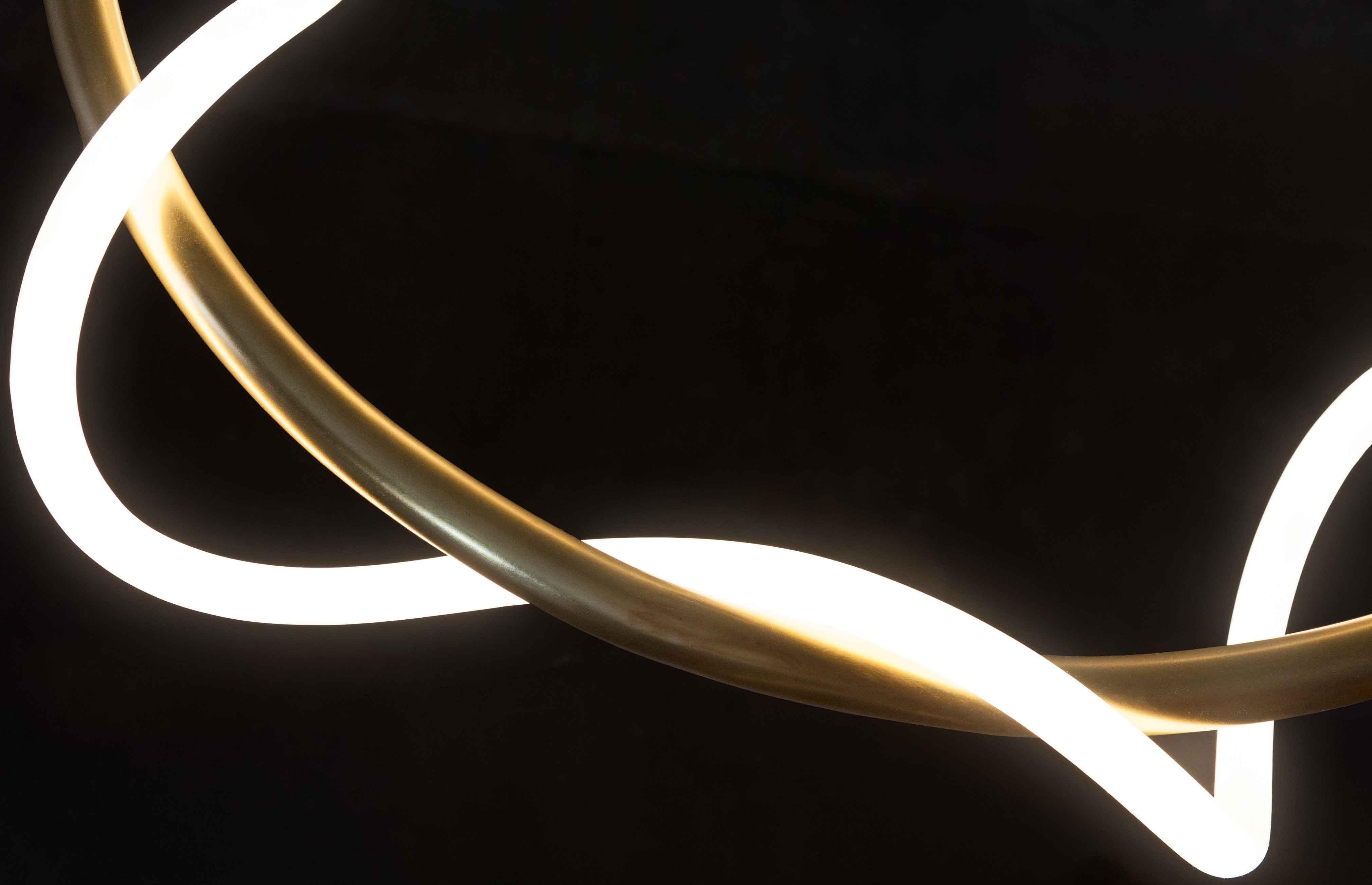 Unique Loop Linear Contemporary Brass Suspension Light by Morghen Studio In New Condition For Sale In Geneve, CH